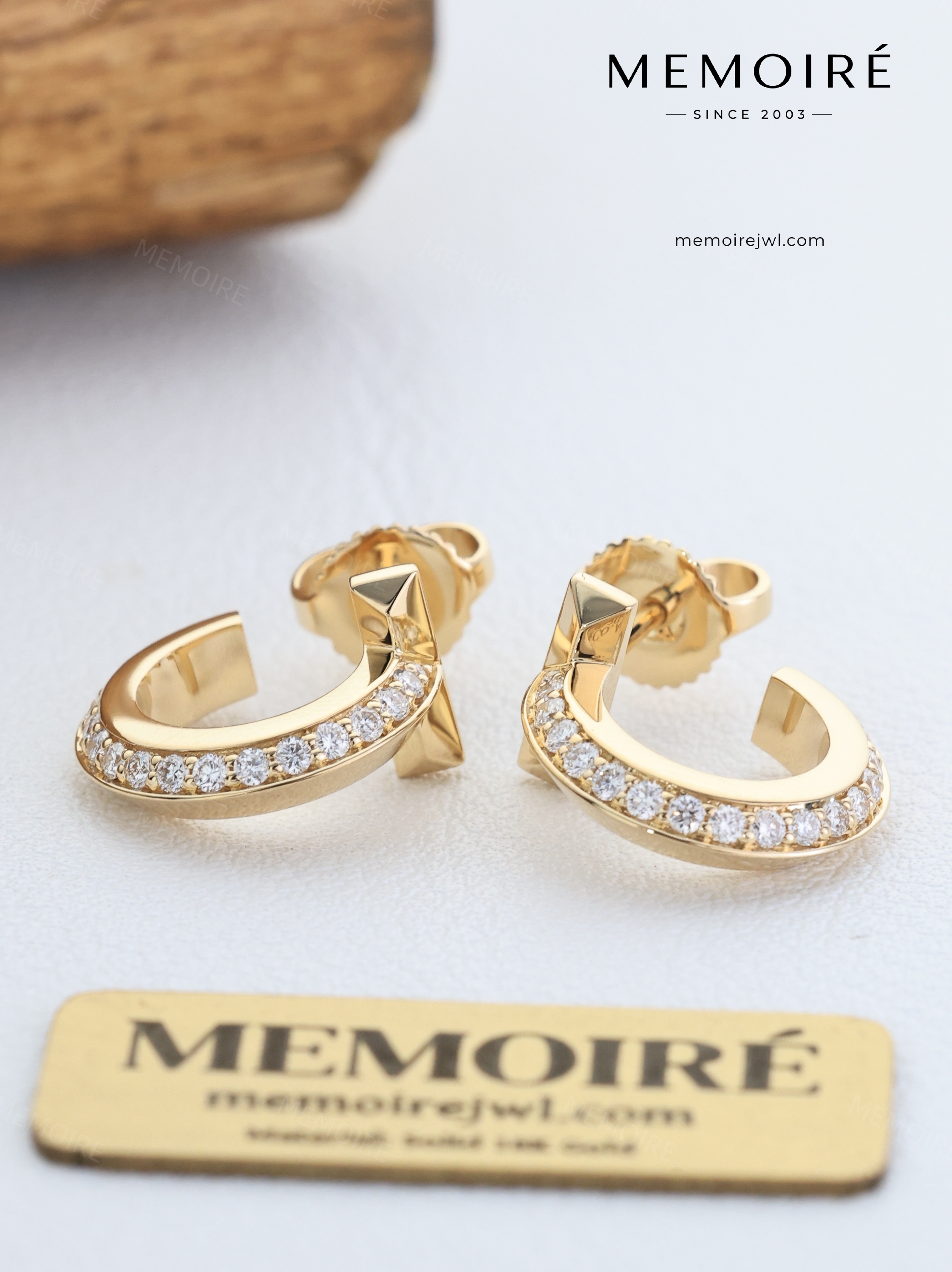 MEMOIRÉ Yellow Gold T1 Half-Pave Diamond Hoop Earrings
