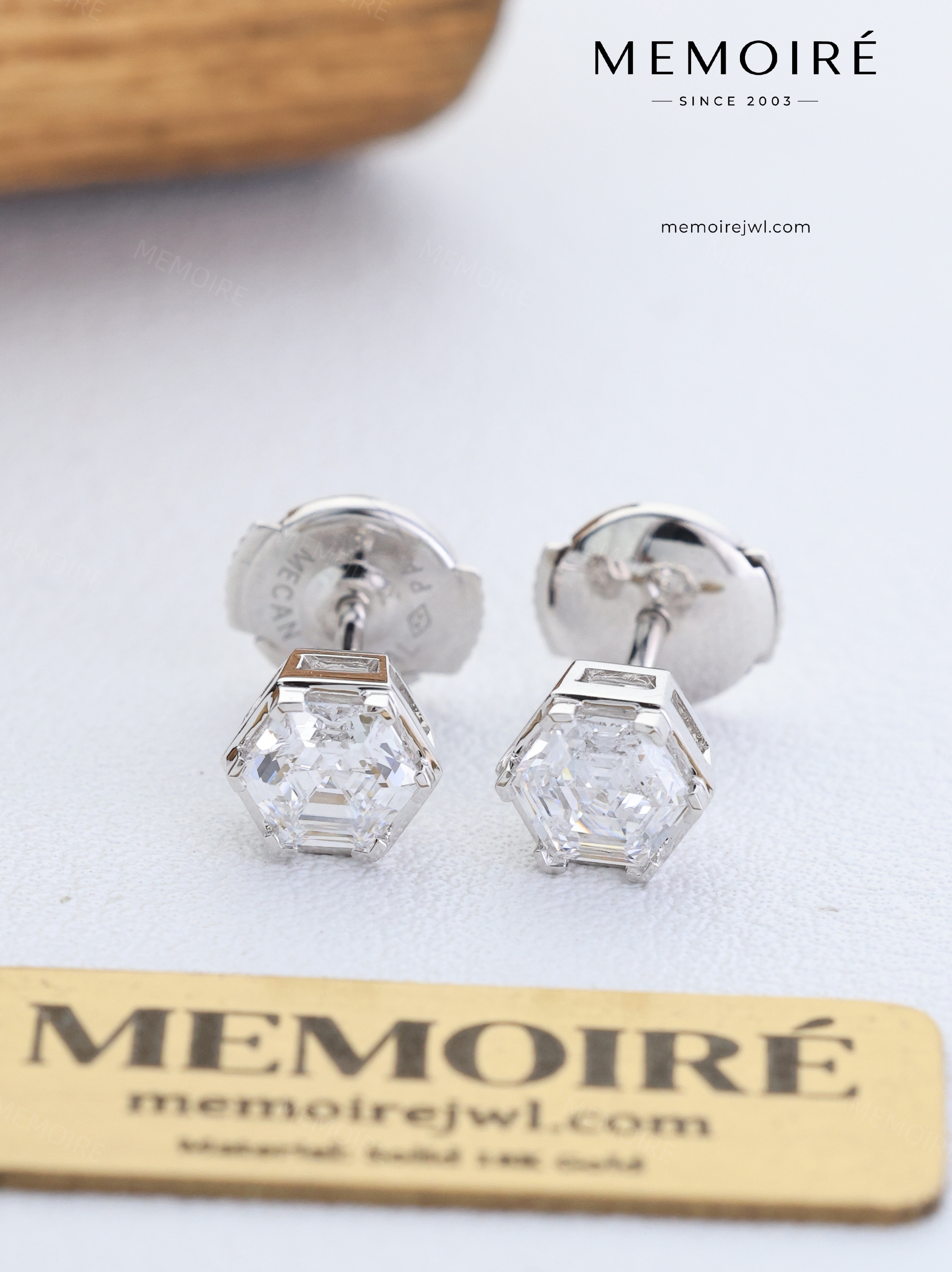 MEMOIRÉ 18K White Gold Honeycomb Single Diamond Stud Earrings