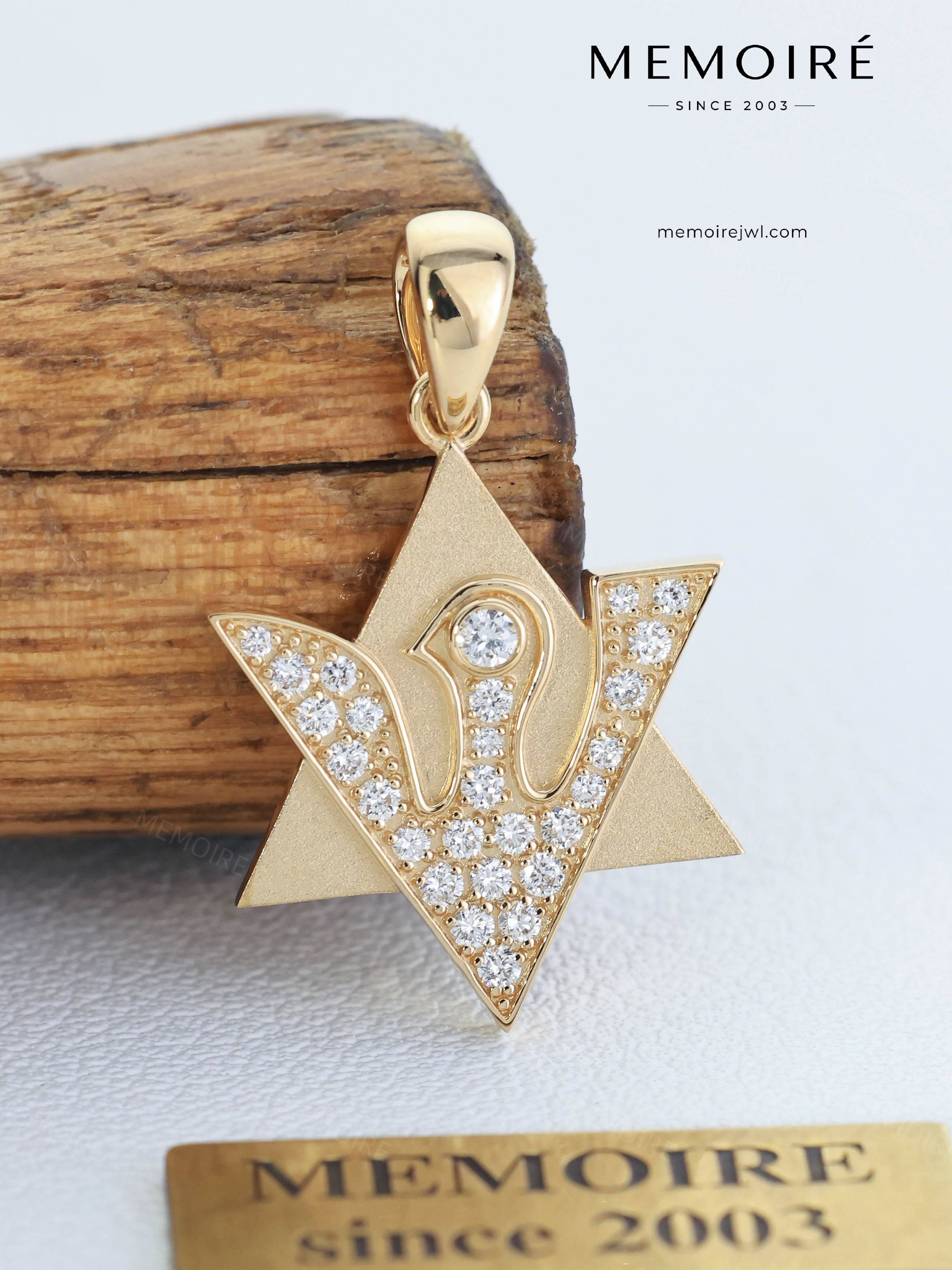 MEMOIRÉ 18K Yellow Gold Zodiac Pendant