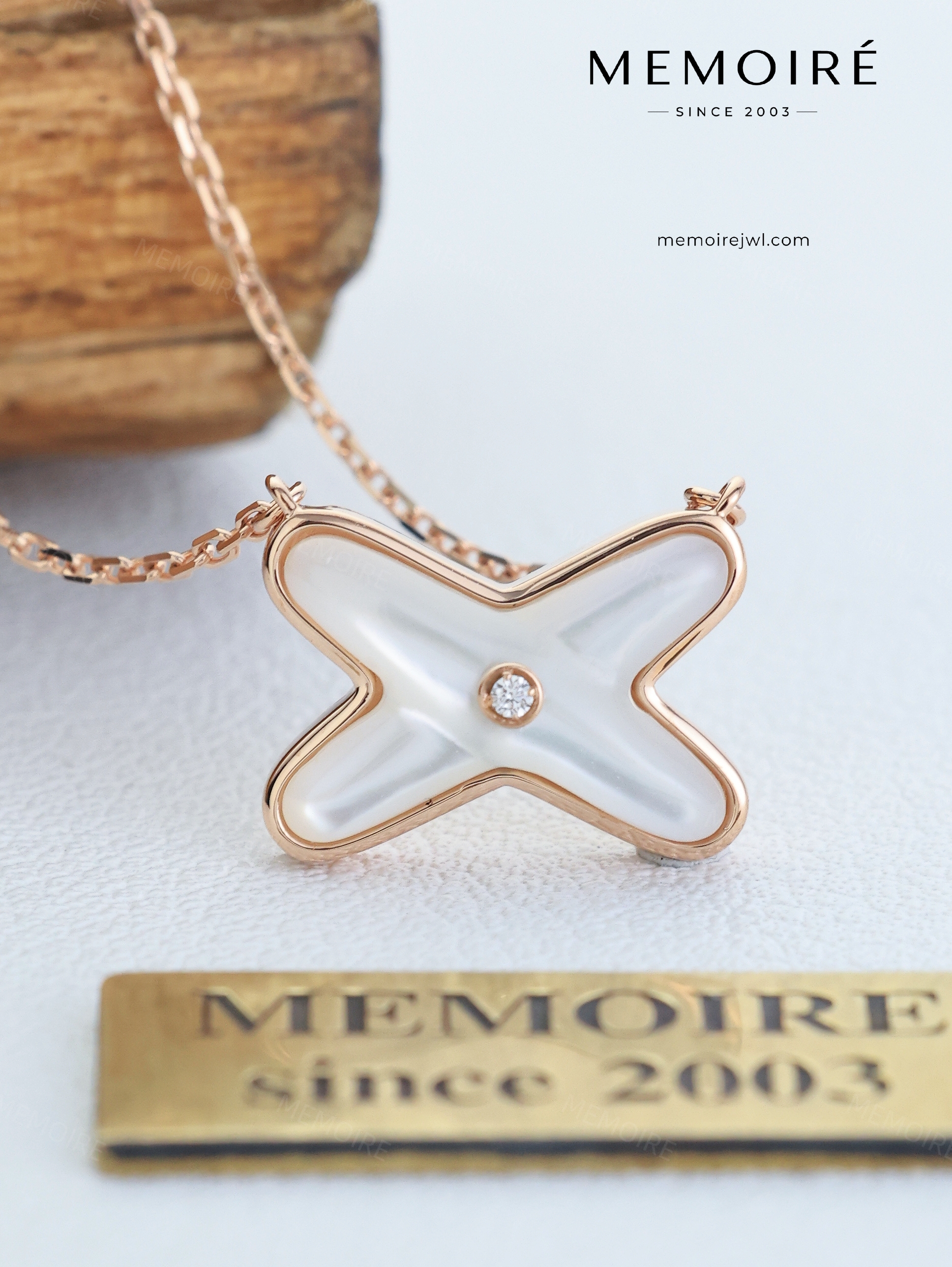 MEMOIRÉ 18K Rose Gold White Mother-of-Pearl Cross Necklace