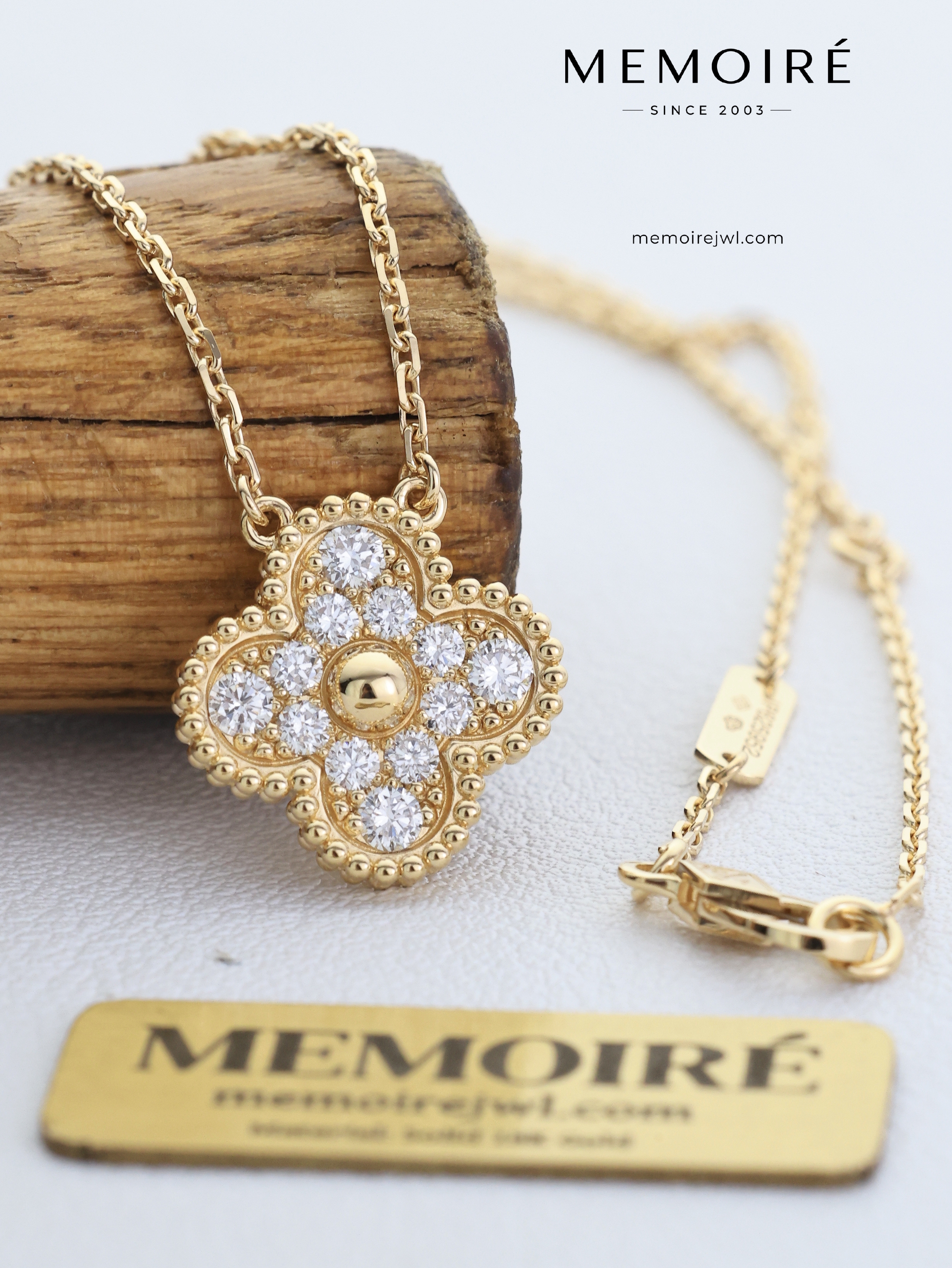 MEMOIRÉ 18K Yellow Gold Full Pavé Single Flower Necklace