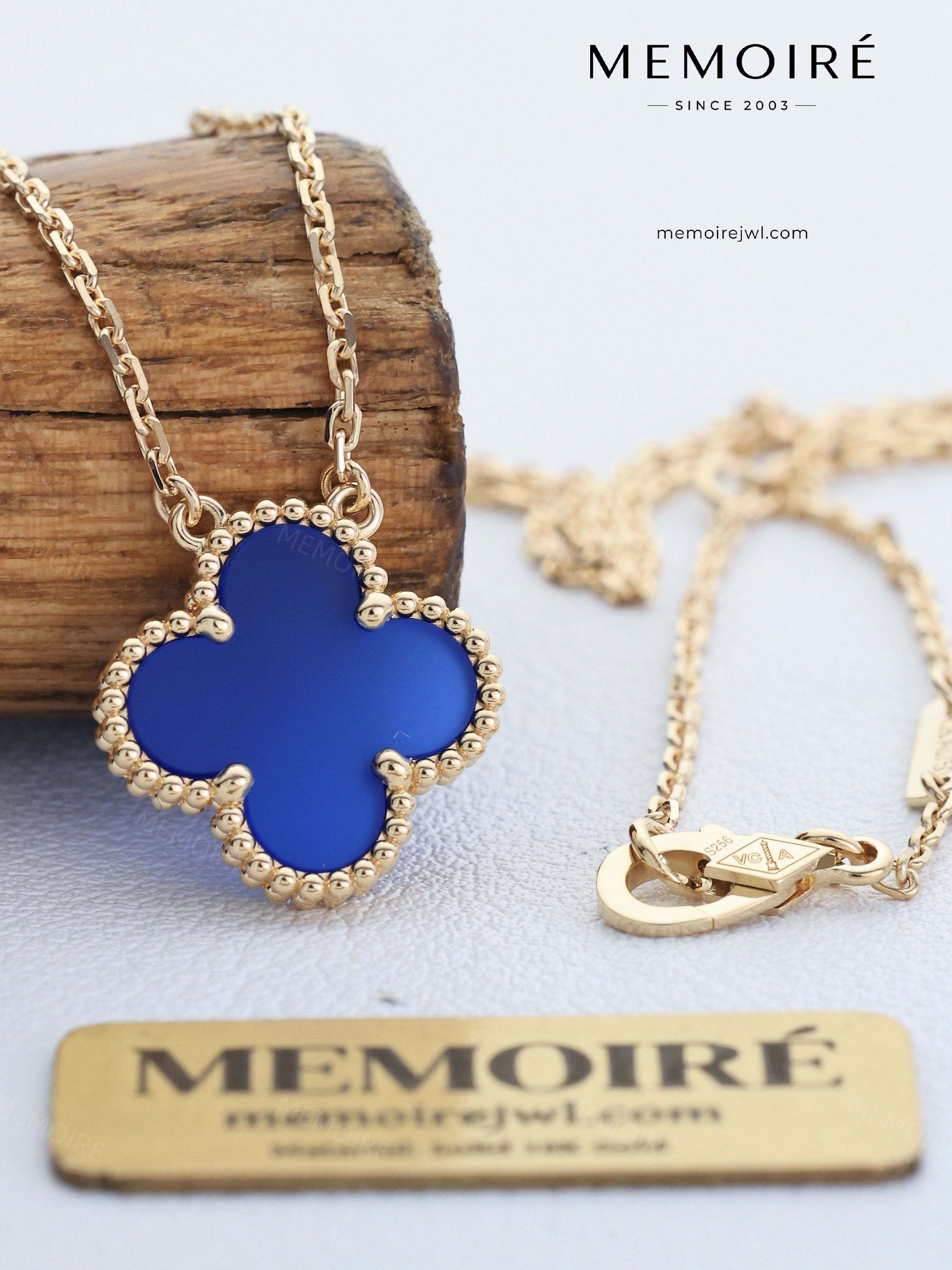 MEMOIRÉ 18K Yellow Gold Blue Agate Single Flower Necklace