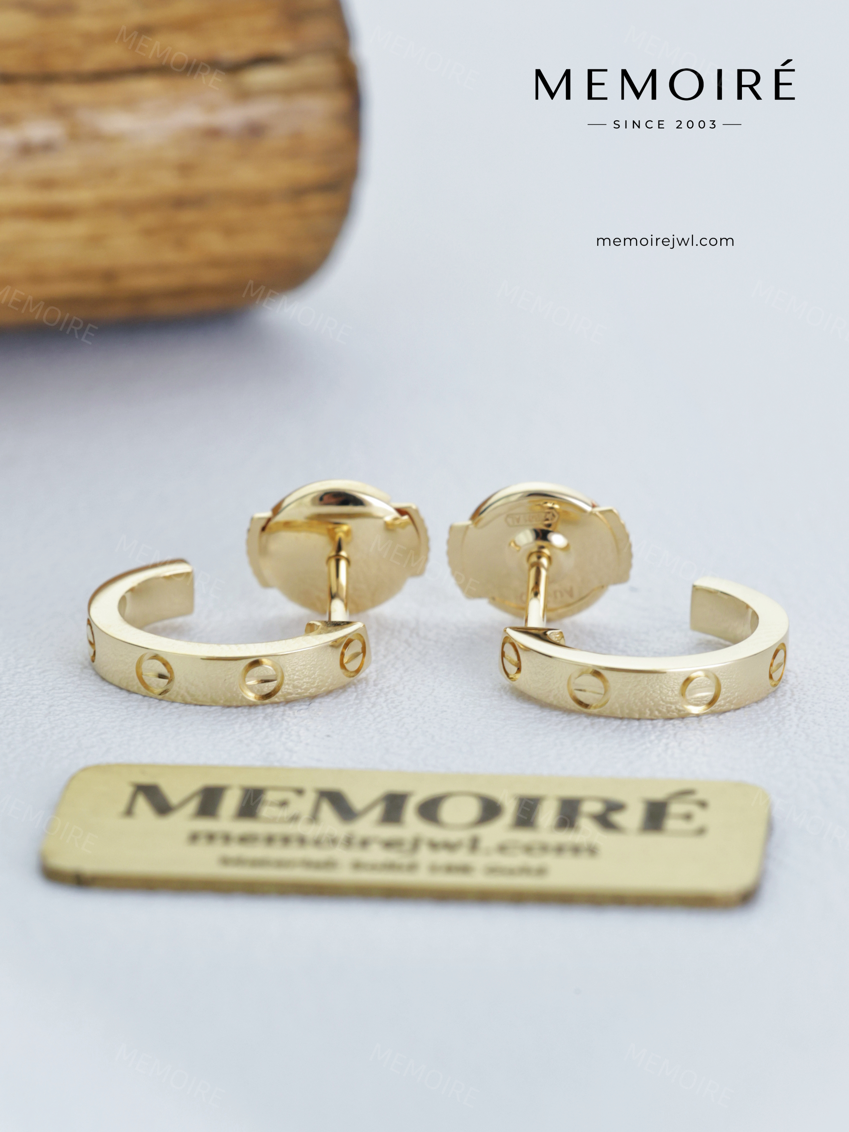 MEMOIRÉ 18K Yellow Gold Narrow Band LOVE Stud Earrings