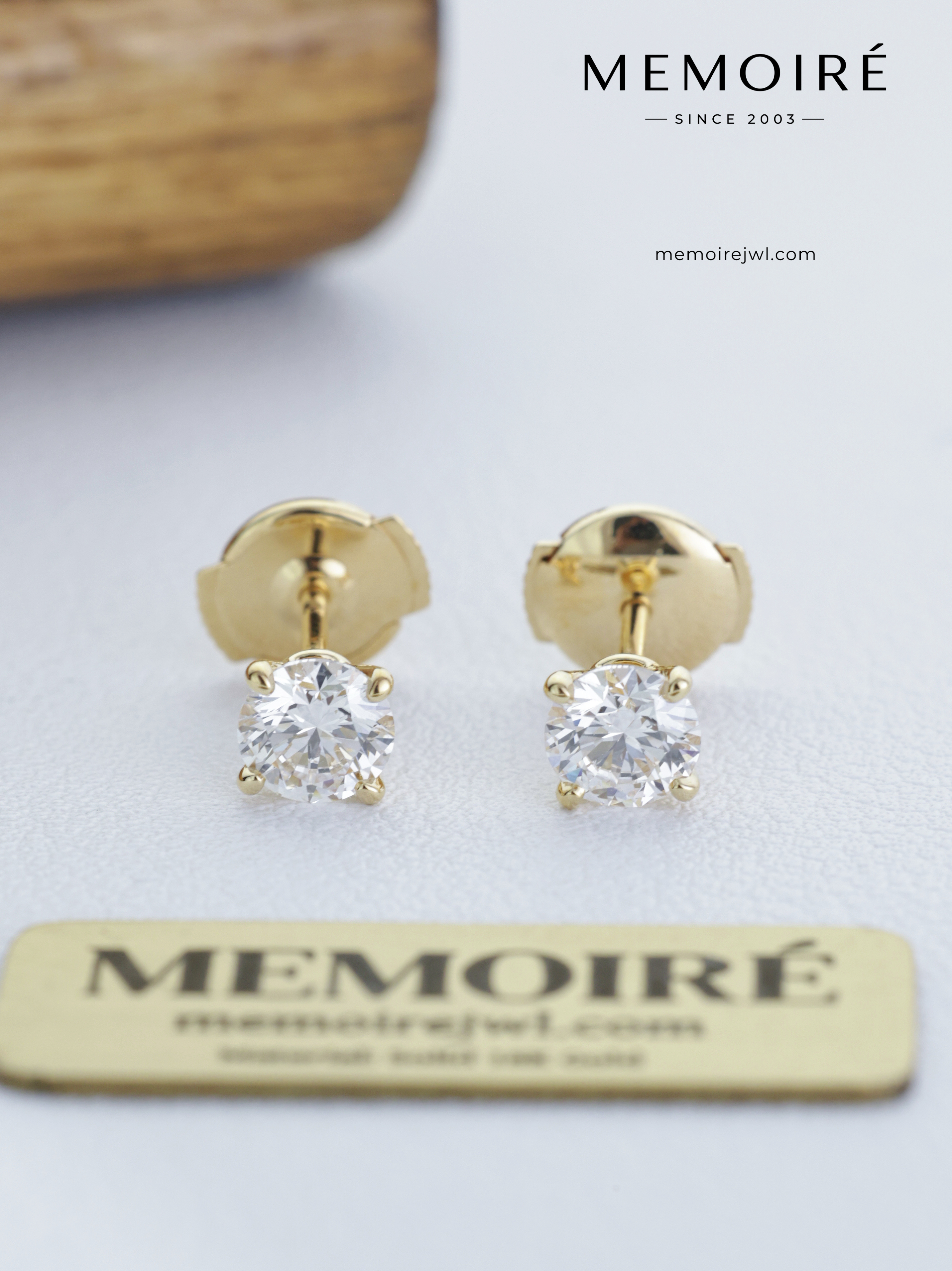 MEMOIRÉ 18K Yellow Gold 1 Carat Diamond Stud Earrings.