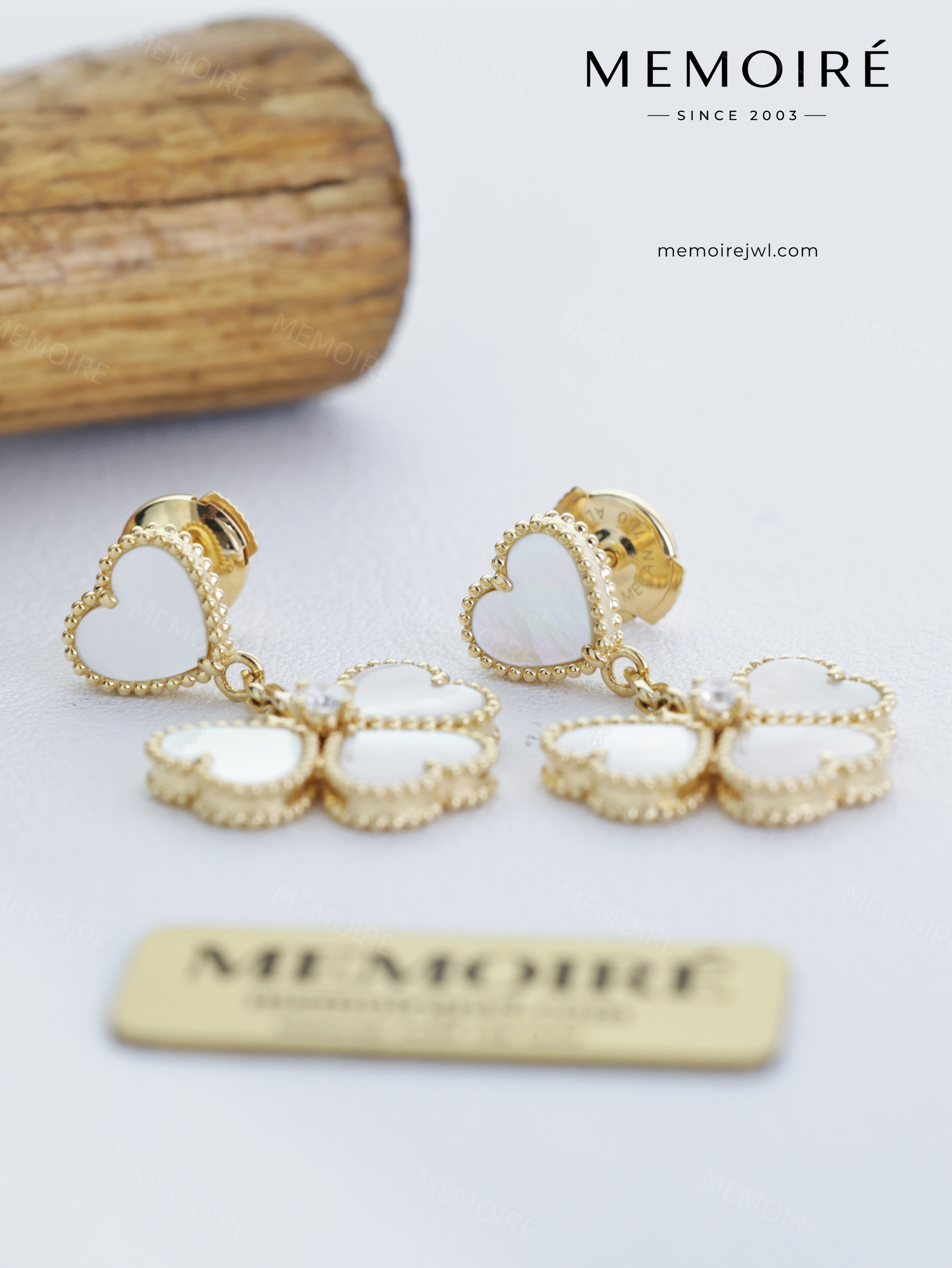 MEMOIRÉ 18K Yellow Gold White Mother-of-Pearl Heart Stud Earrings
