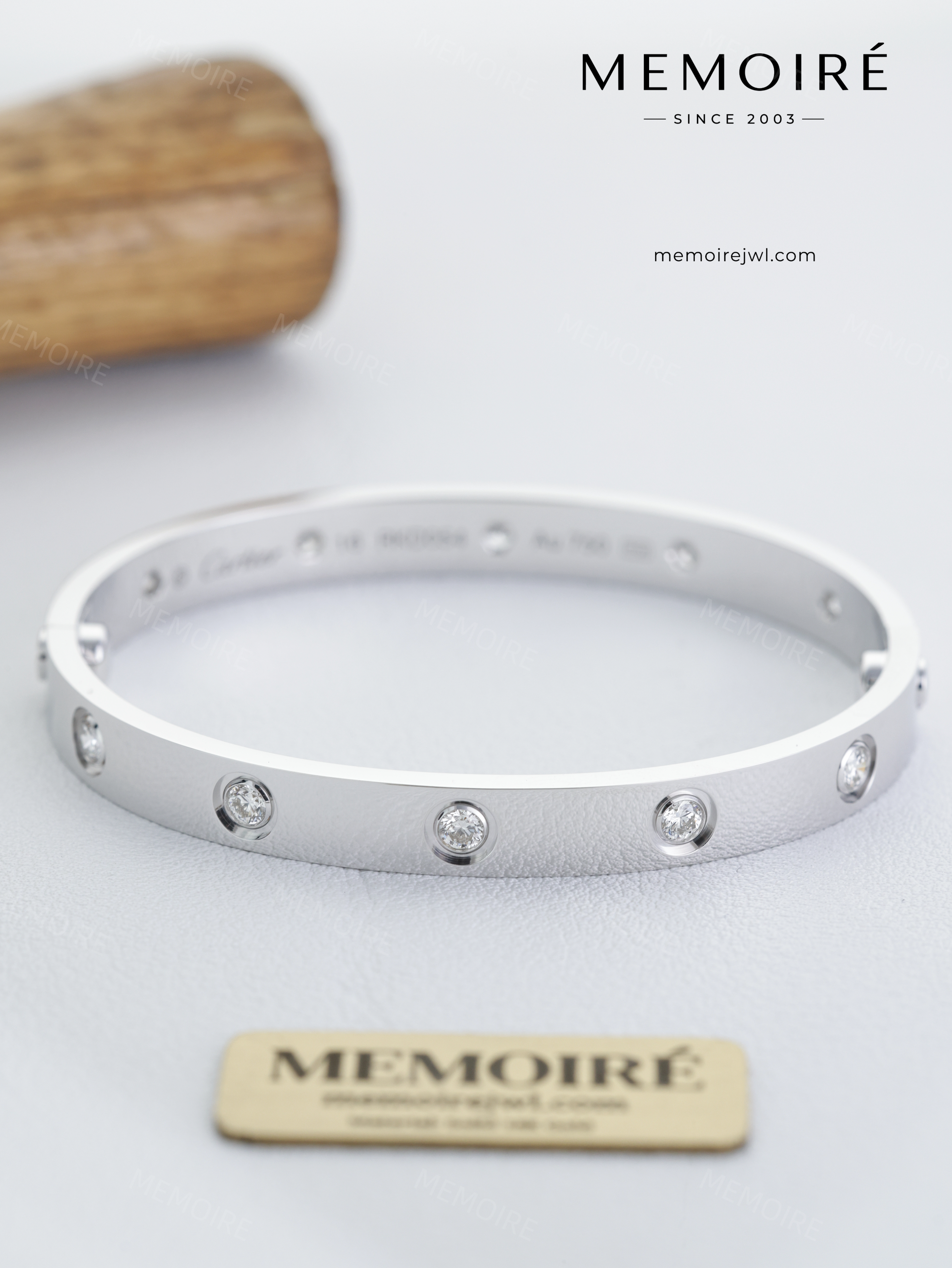 MEMOIRÉ 18K White Gold Wide Ten Stone Bangle
