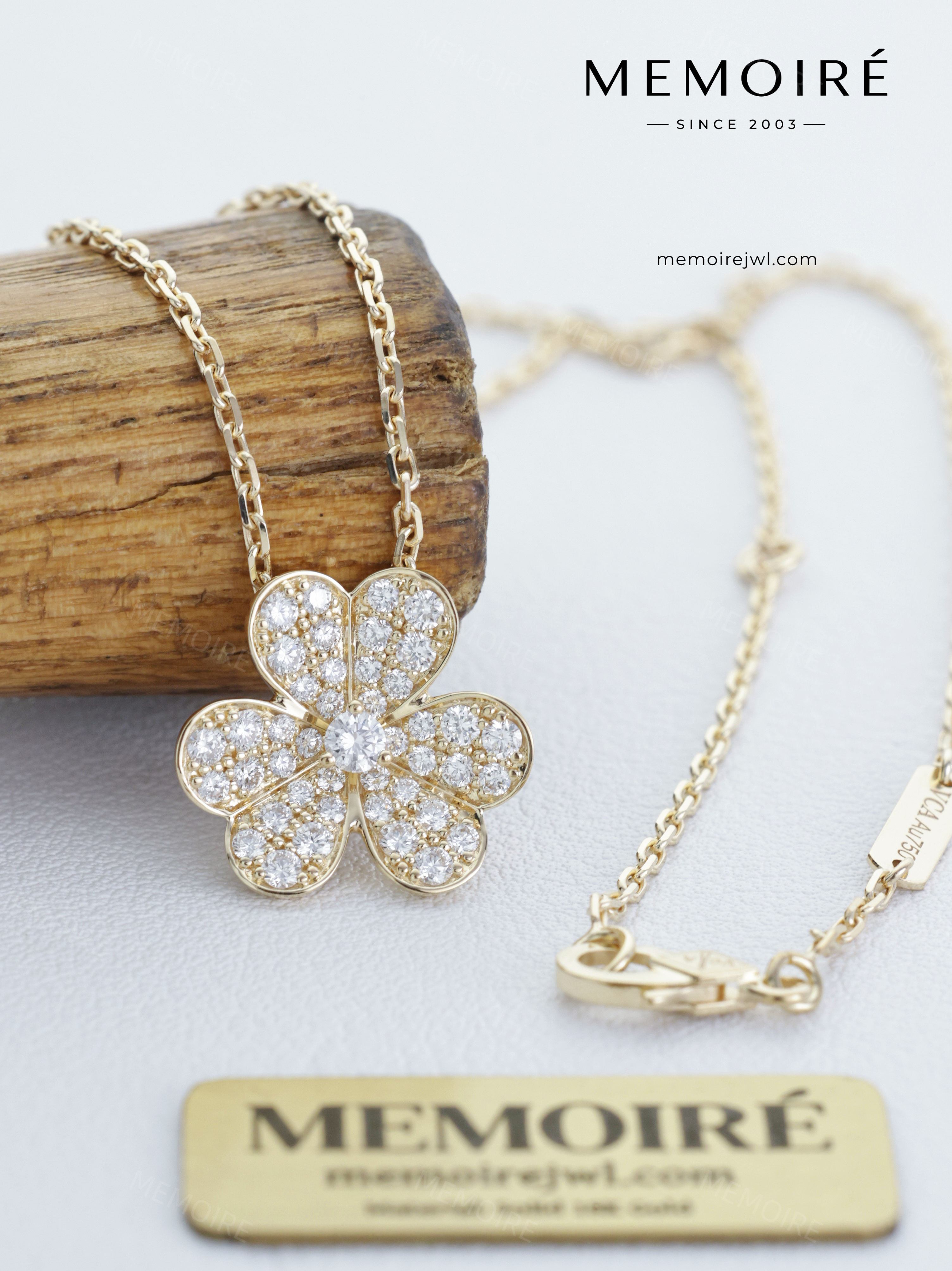 MEMOIRÉ 18K Yellow Gold Large Full Pavé Clover Necklace