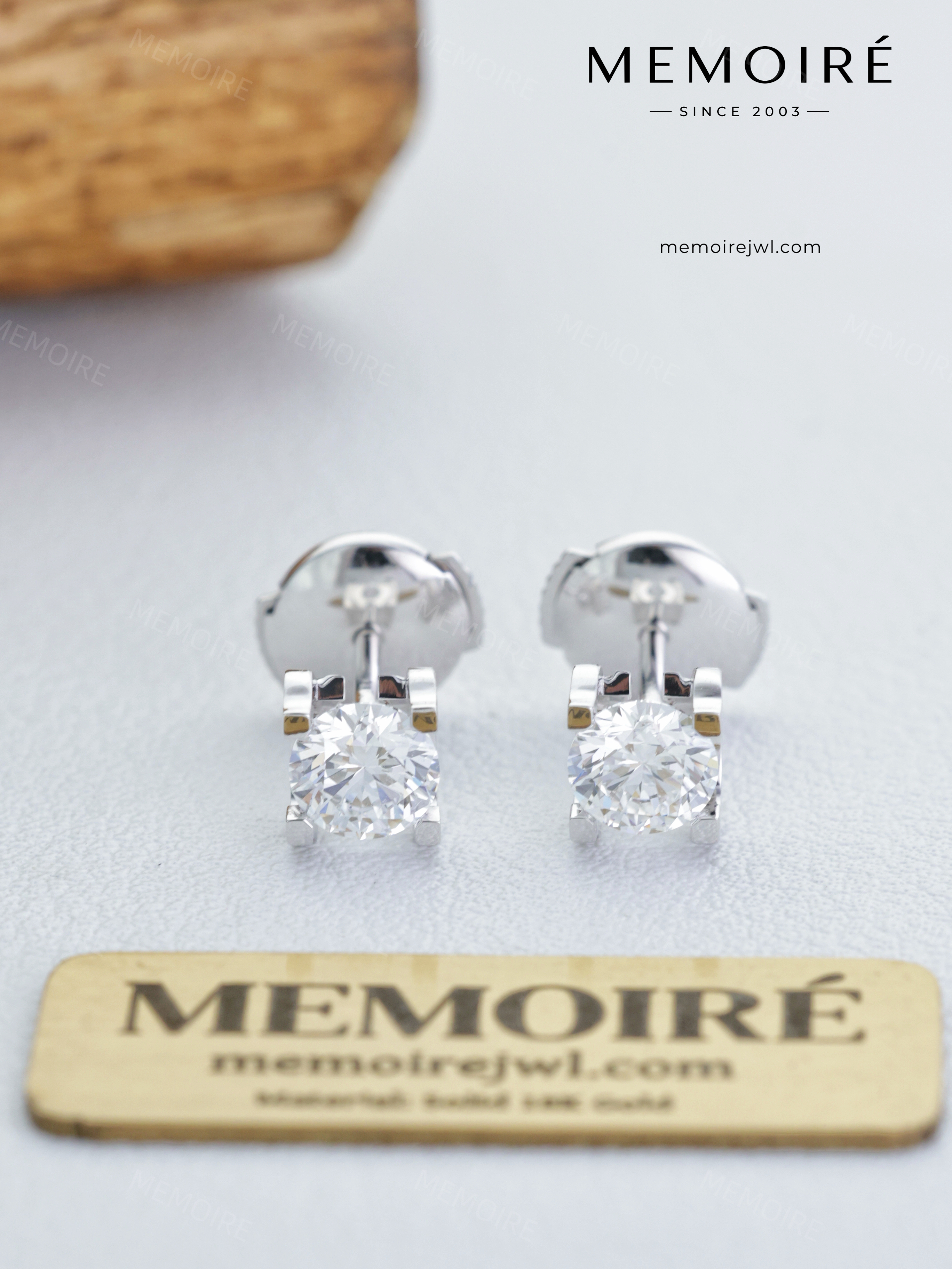 MEMOIRÉ 18K White Gold 1 Carat Bull Head Stud Earrings