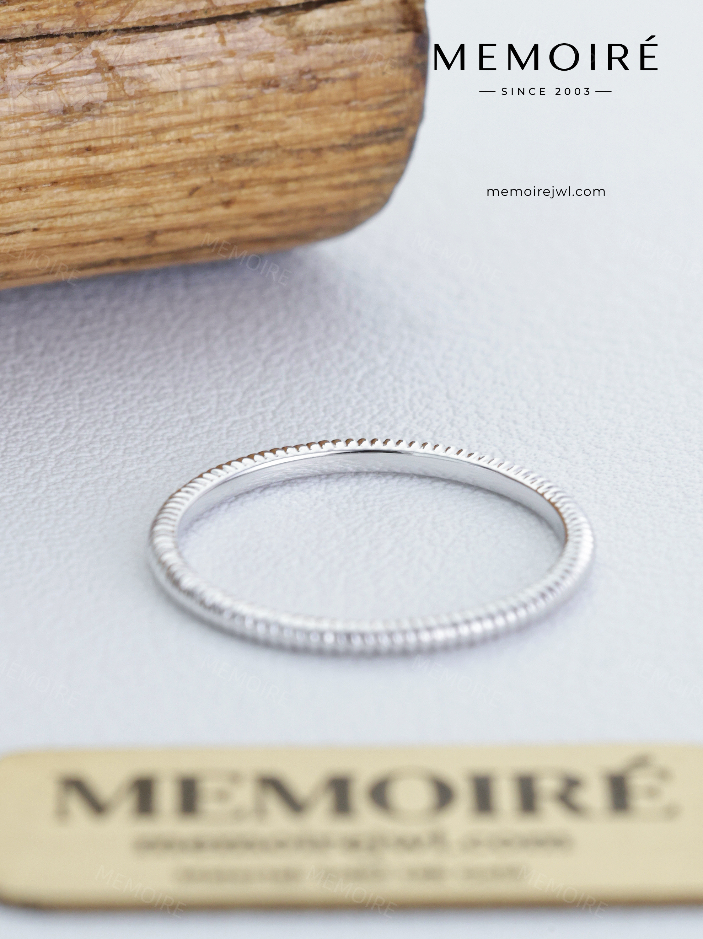 MEMOIRÉ 18K White Gold Minimalist Pinky Ring