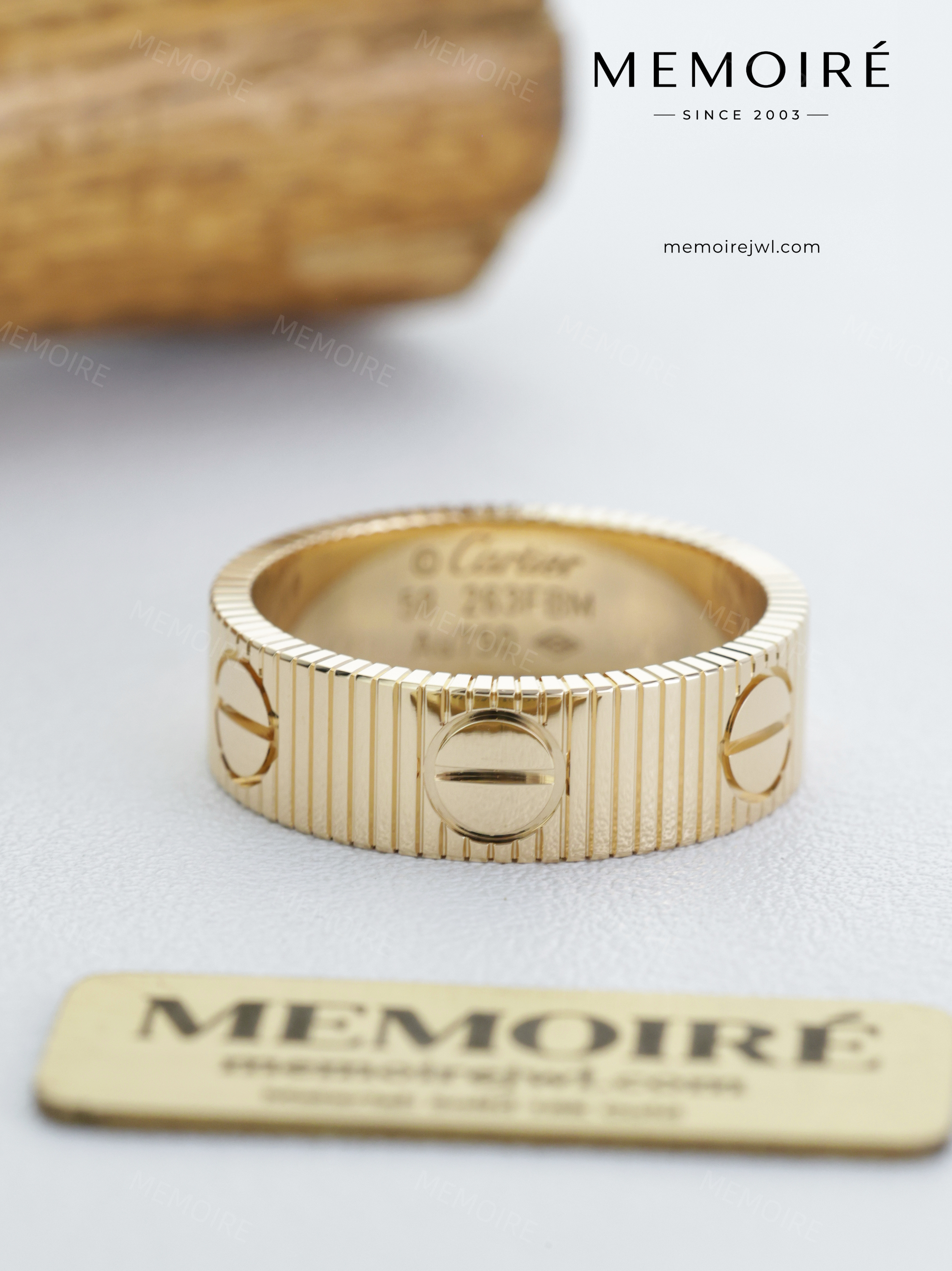 MEMOIRÉ 18K Yellow Gold Vertical Texture Ring
