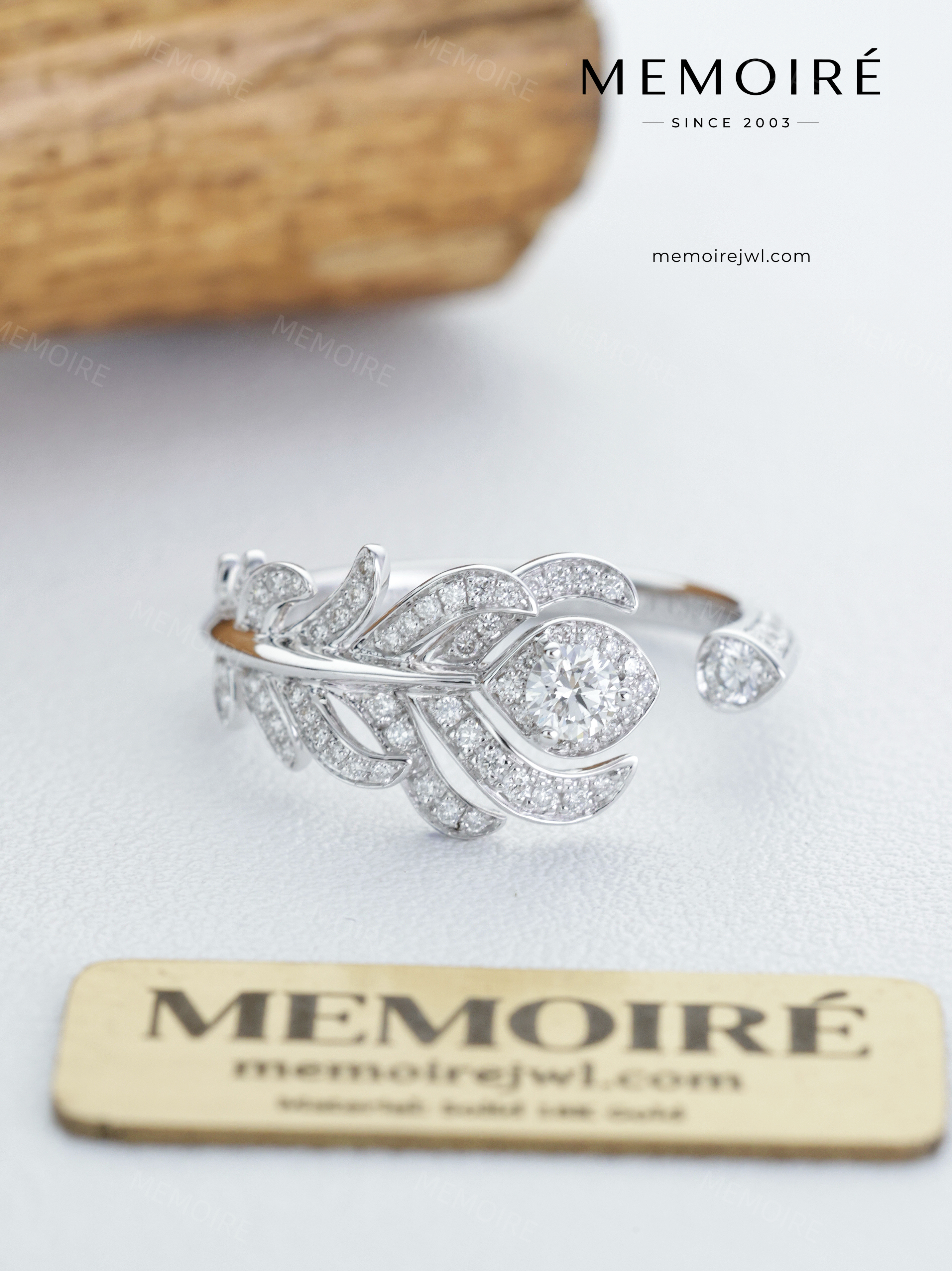 MEMOIRÉ 18K White Gold Feather Ring