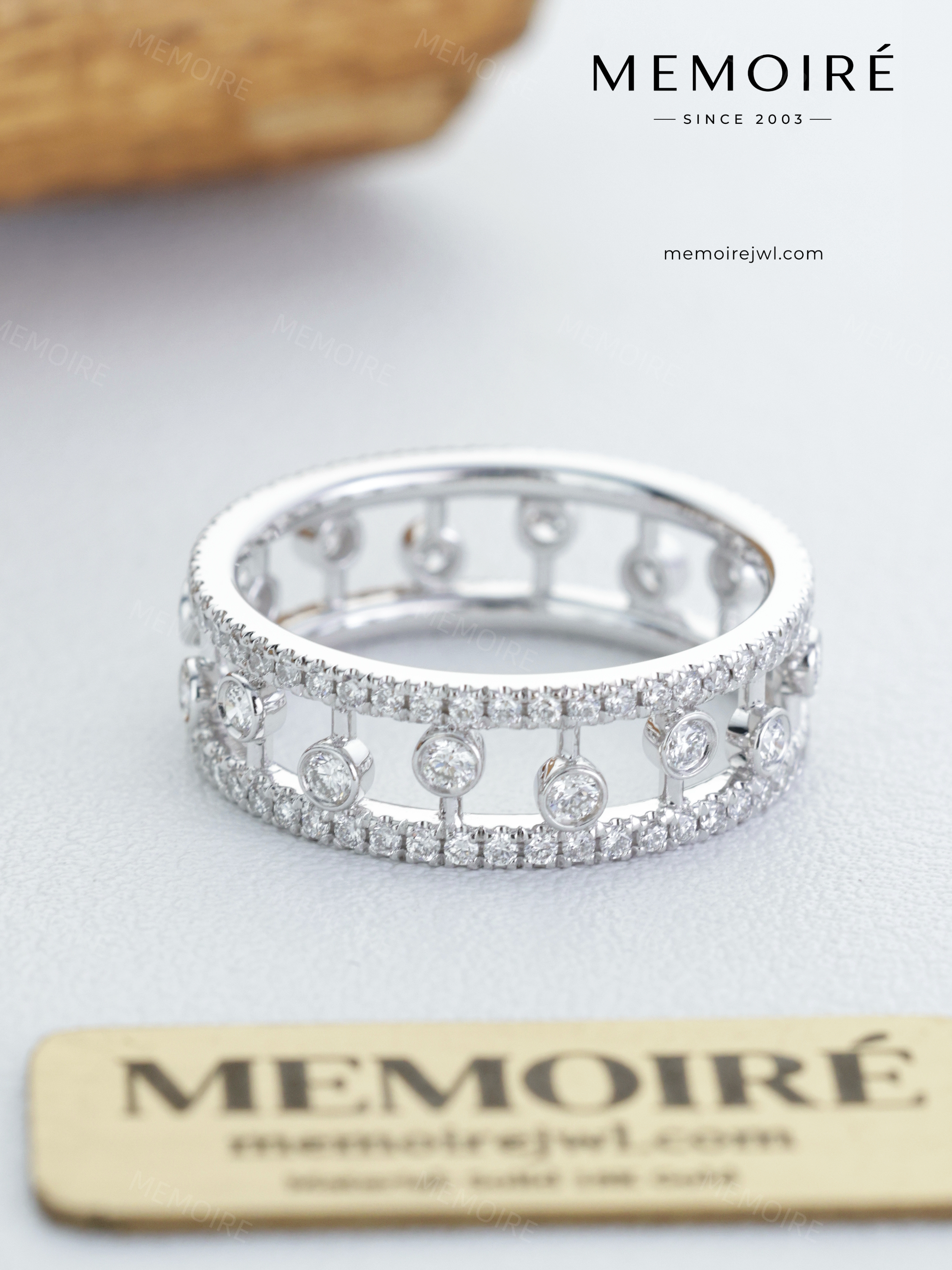 MEMOIRÉ 18K White Gold Pavé Row Diamond Ring