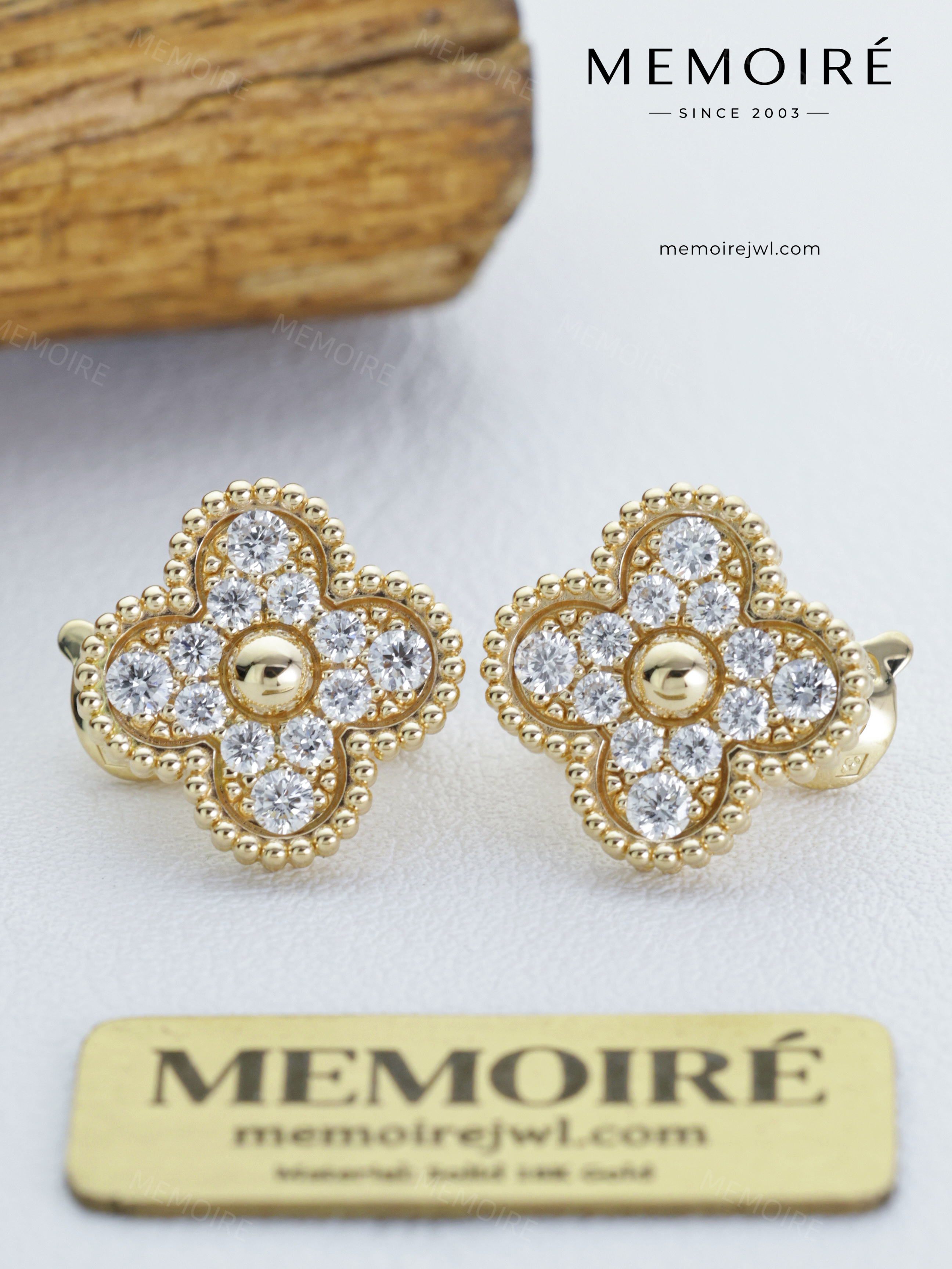 MEMOIRÉ 18K Yellow Gold Full Pavé Diamond Single Flower Stud Earrings