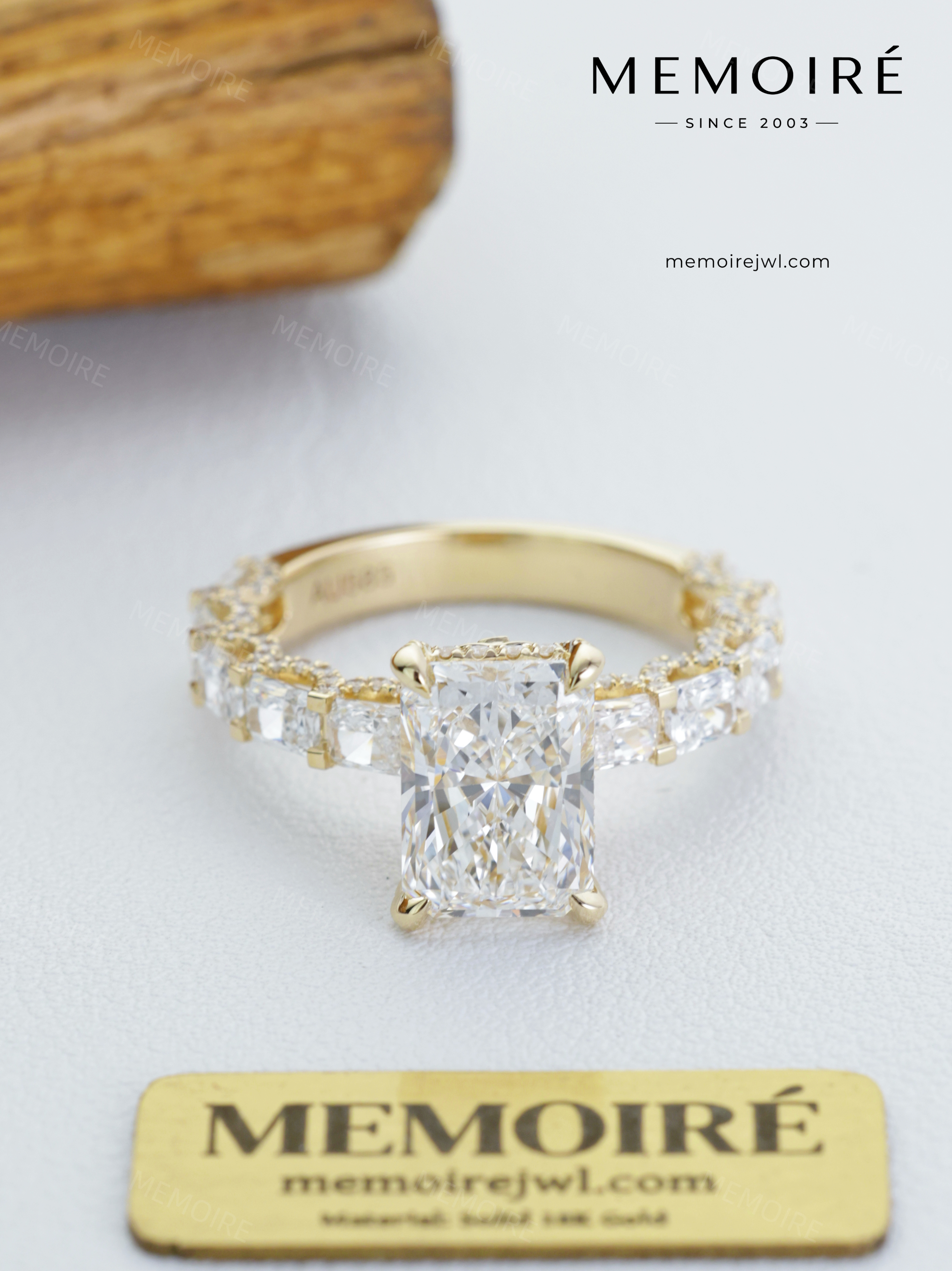 MEMOIRÉ 18K Yellow Gold Cushion Cut Solitaire Ring