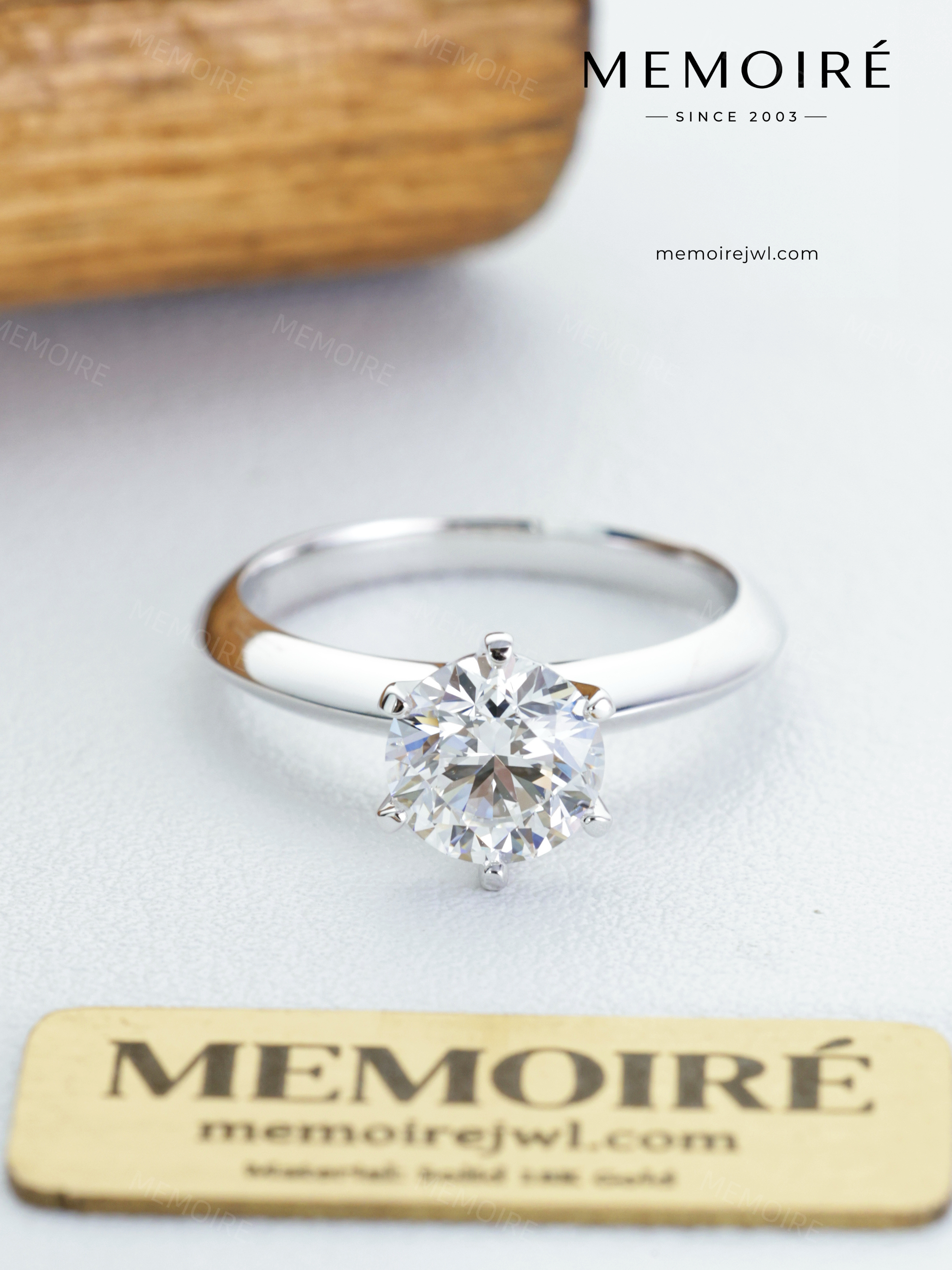 MEMOIRÉ 18K White Gold 1 Carat Solitaire Diamond Ring