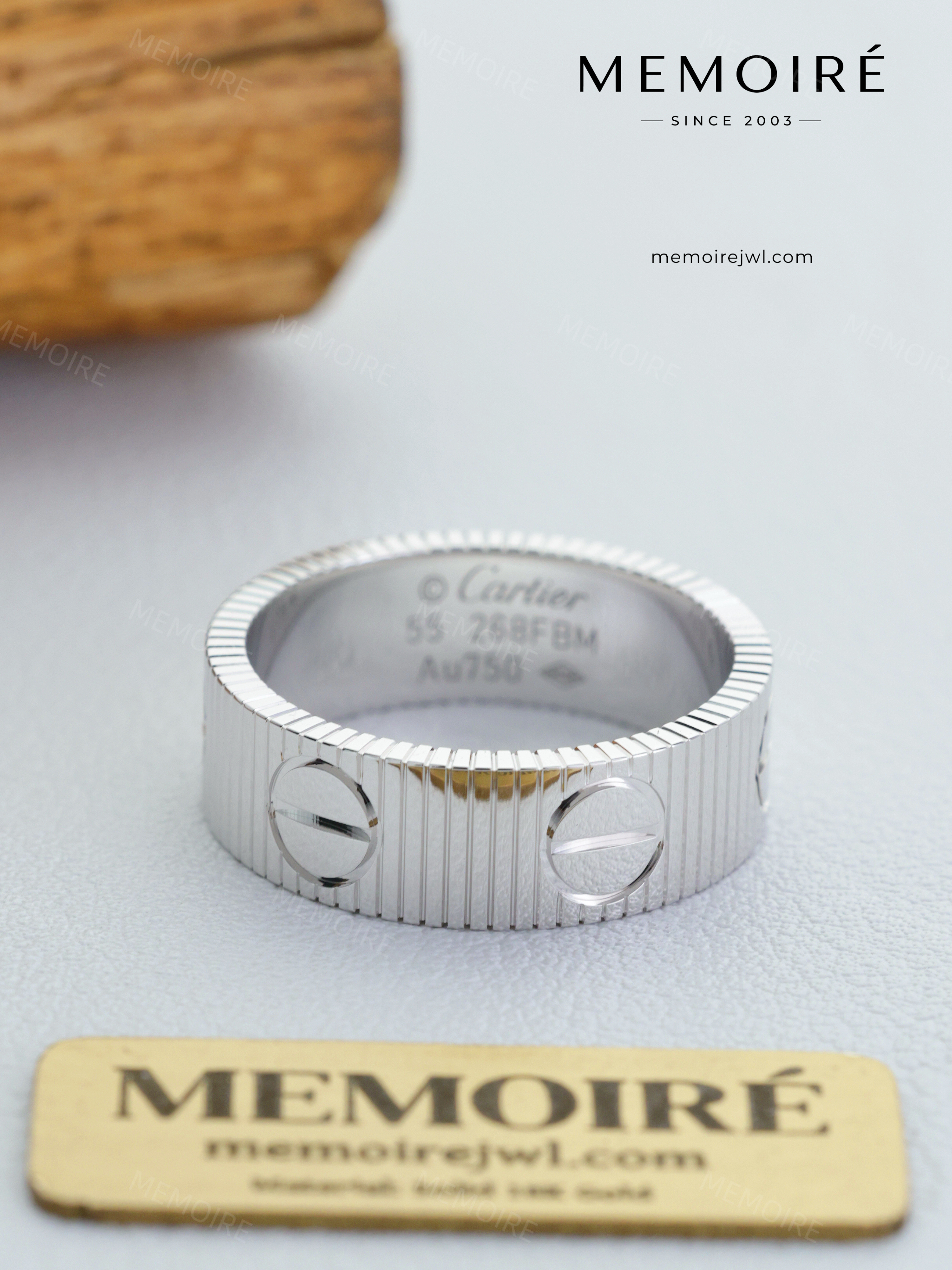 MEMOIRÉ 18K White Gold Vertical Texture Ring