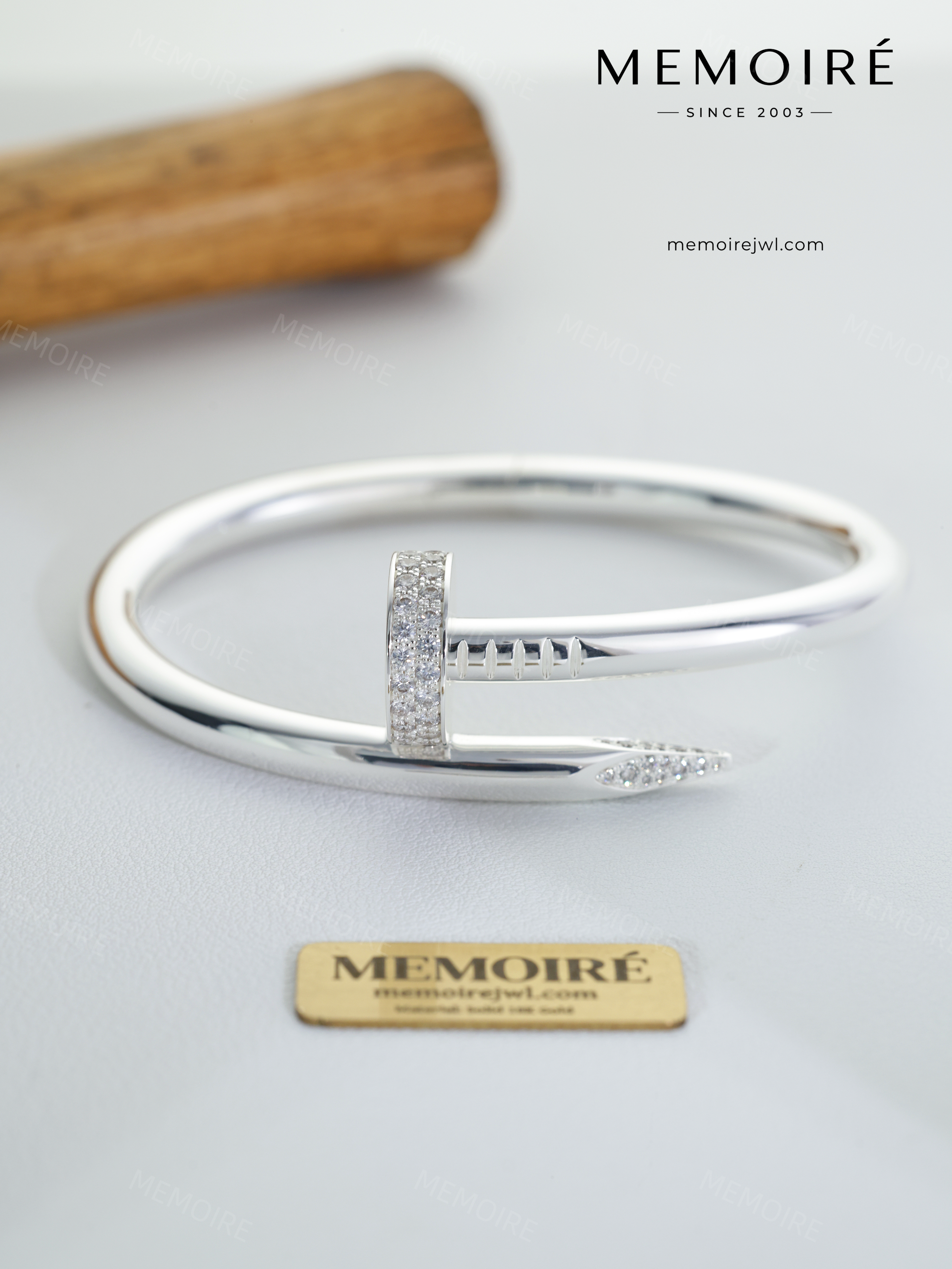 MEMOIRÉ 18K White Gold 5.5mm Nail Bangle