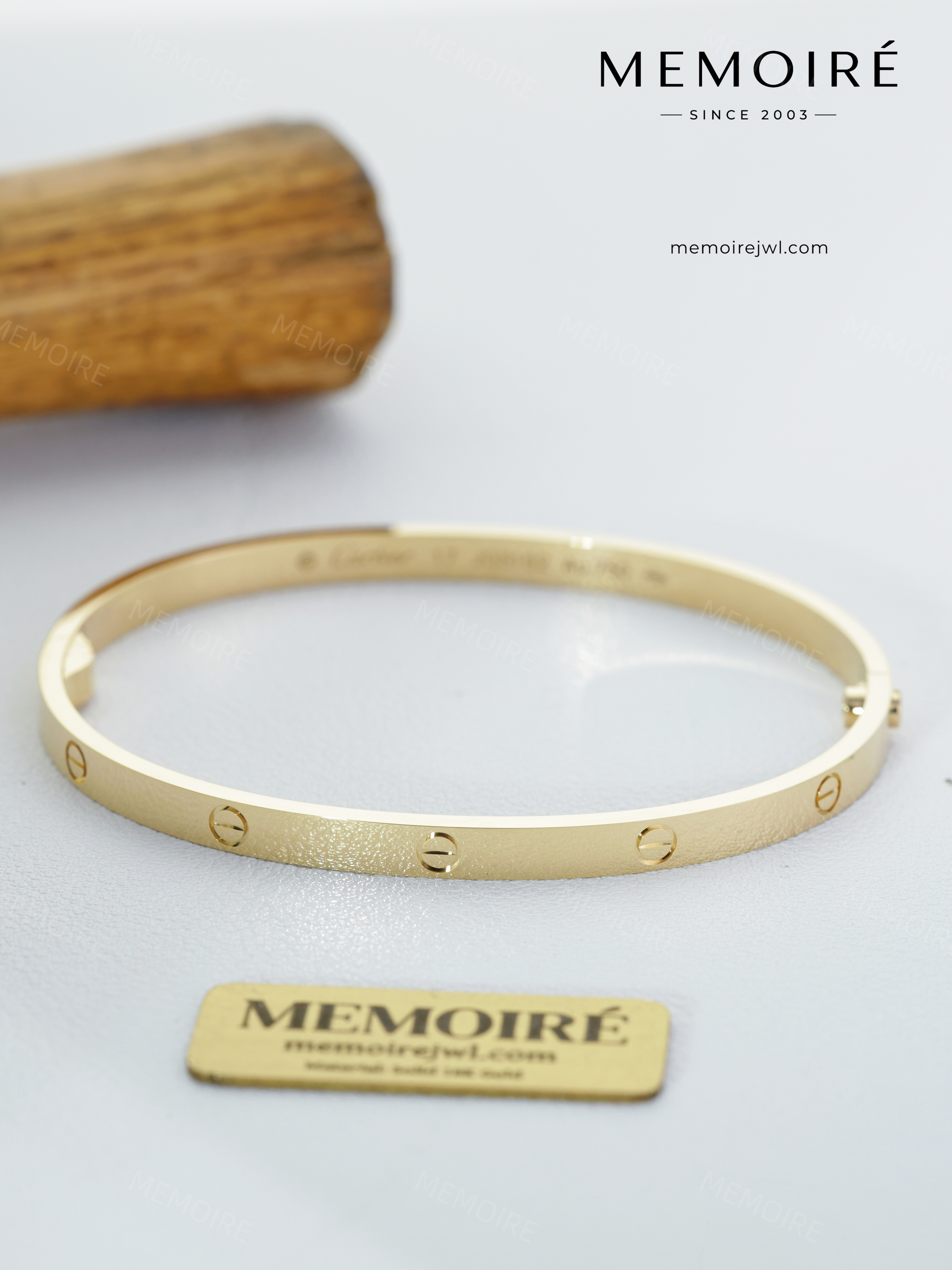 MEMOIRÉ 18K Yellow Gold Narrow Plain LOVE Bangle