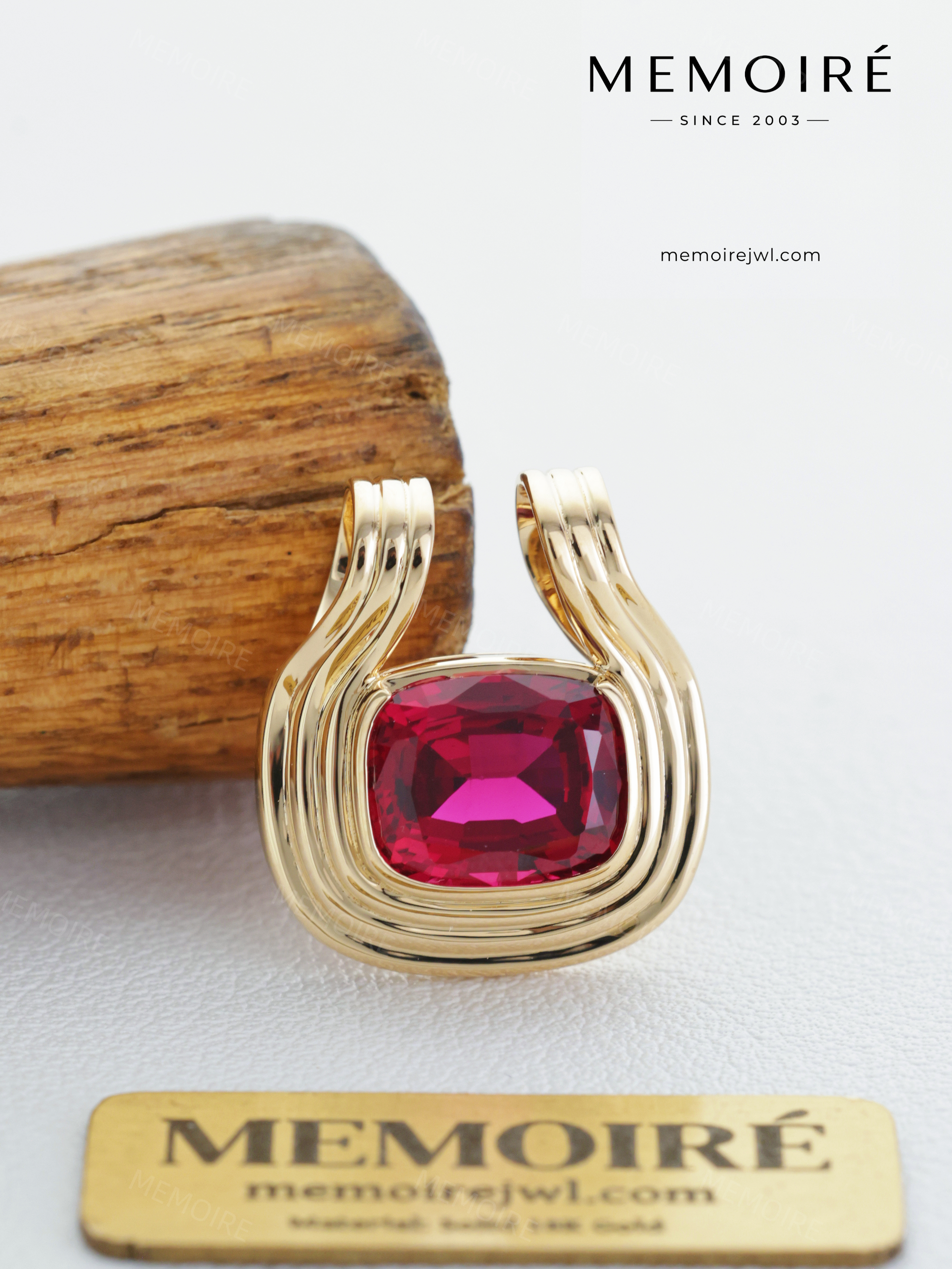 MEMOIRÉ 18K Yellow Gold Ruby Gemstone Pendant