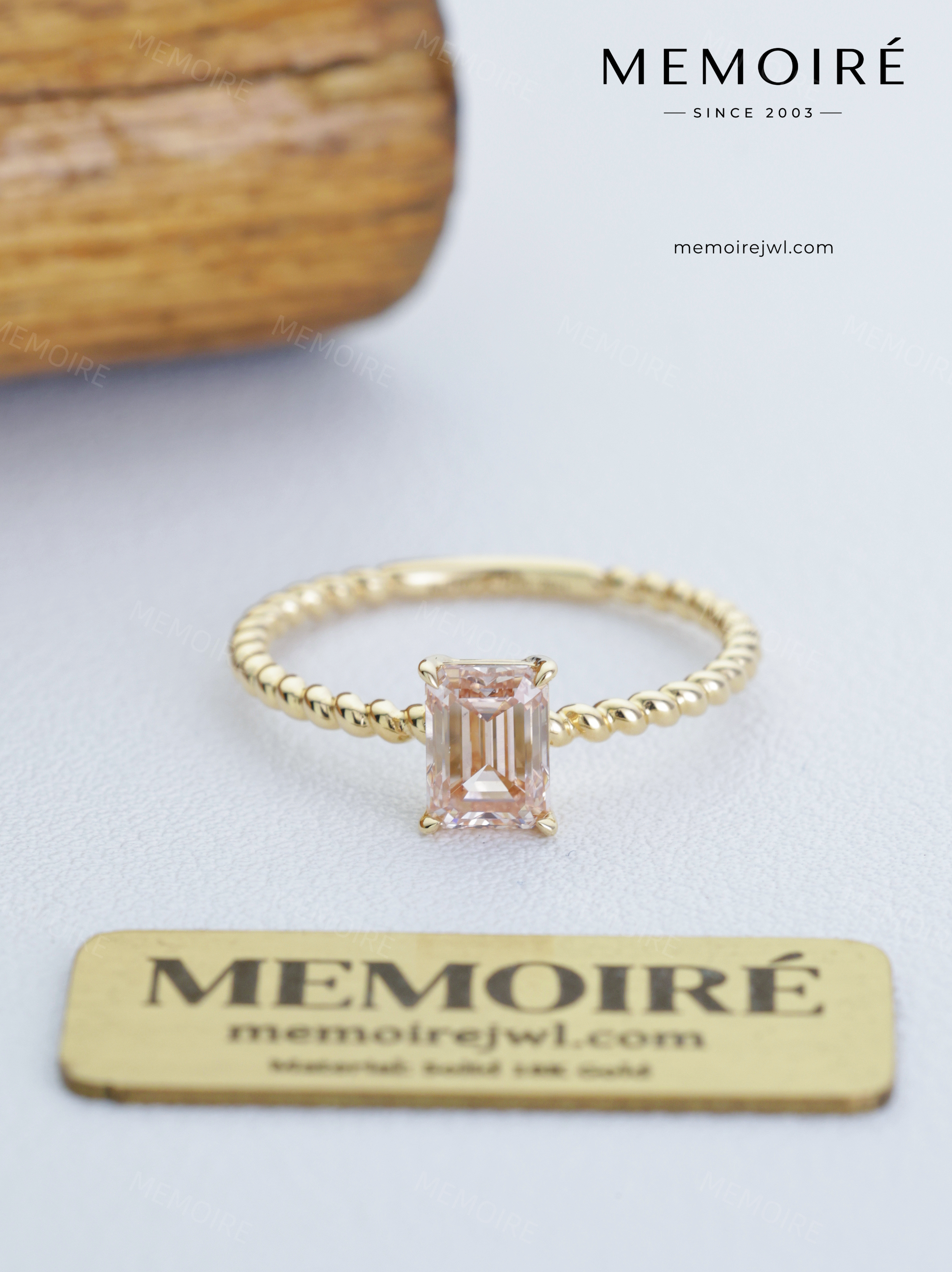 MEMOIRÉ 18K Yellow Gold Emerald Cut Pink Diamond Ring