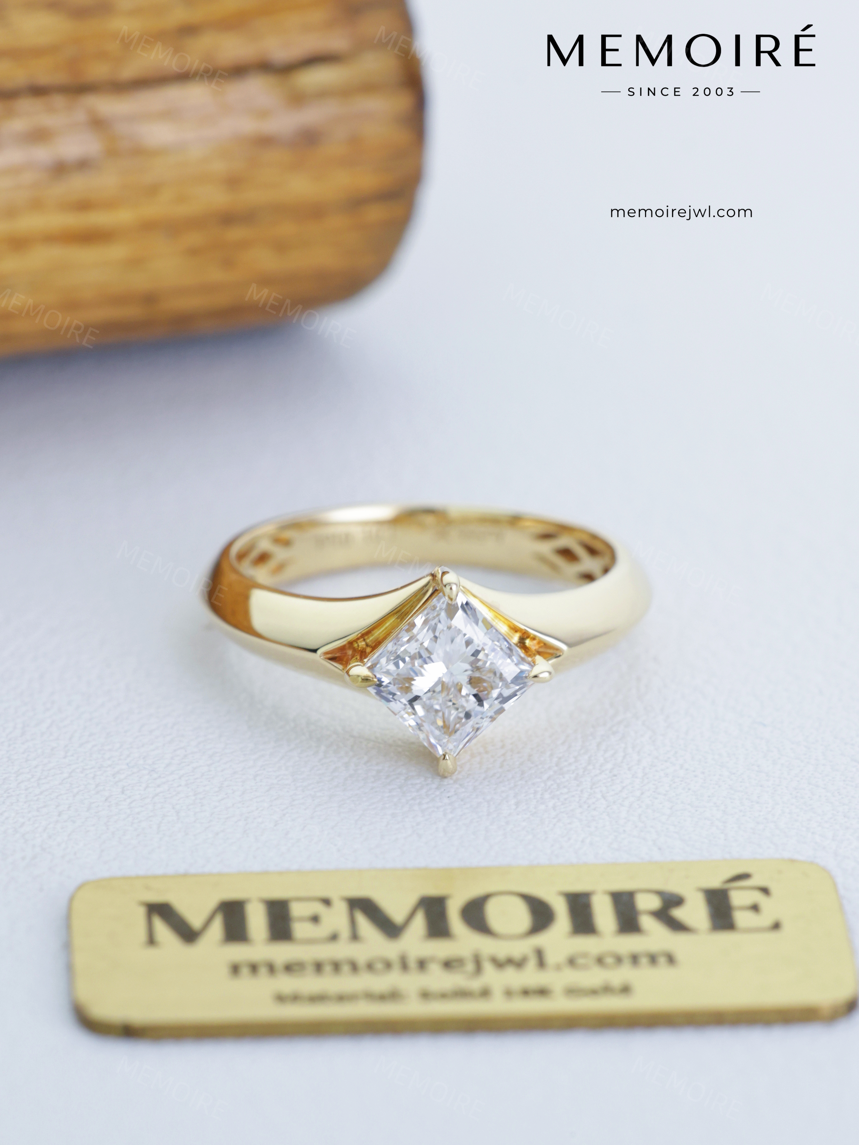 MEMOIRÉ 18K Yellow Gold Princess Cut Diamond Ring