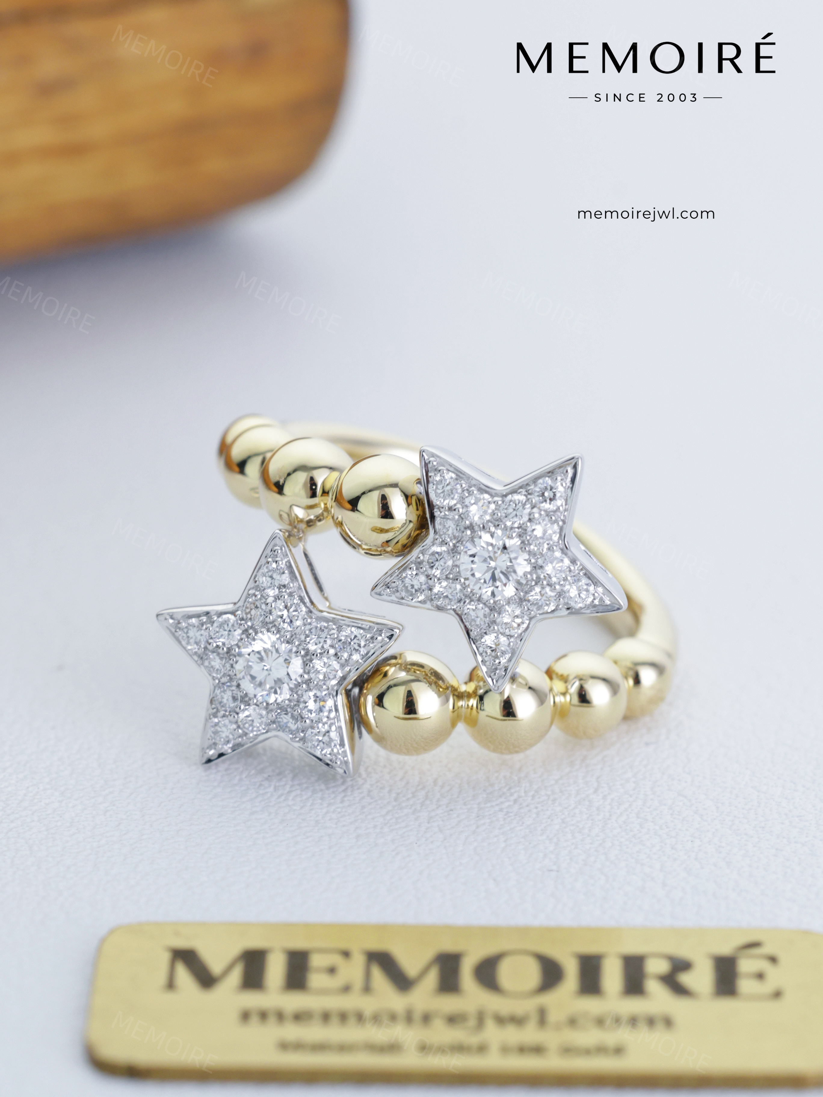 MEMOIRÉ 18K Yellow Gold Star Motif Ring
