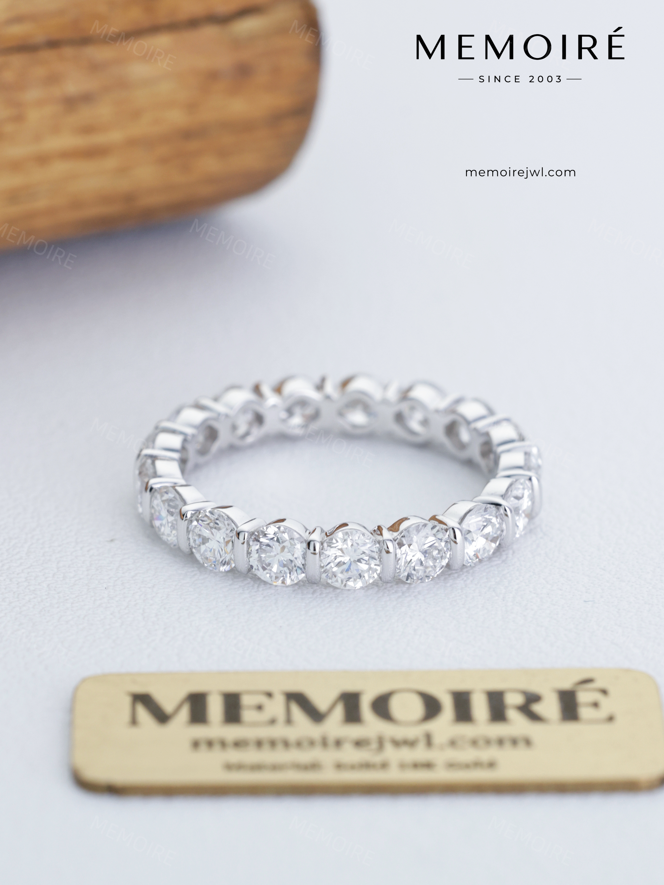 MEMOIRÉ 18K White Gold Pavé Diamond Row Ring
