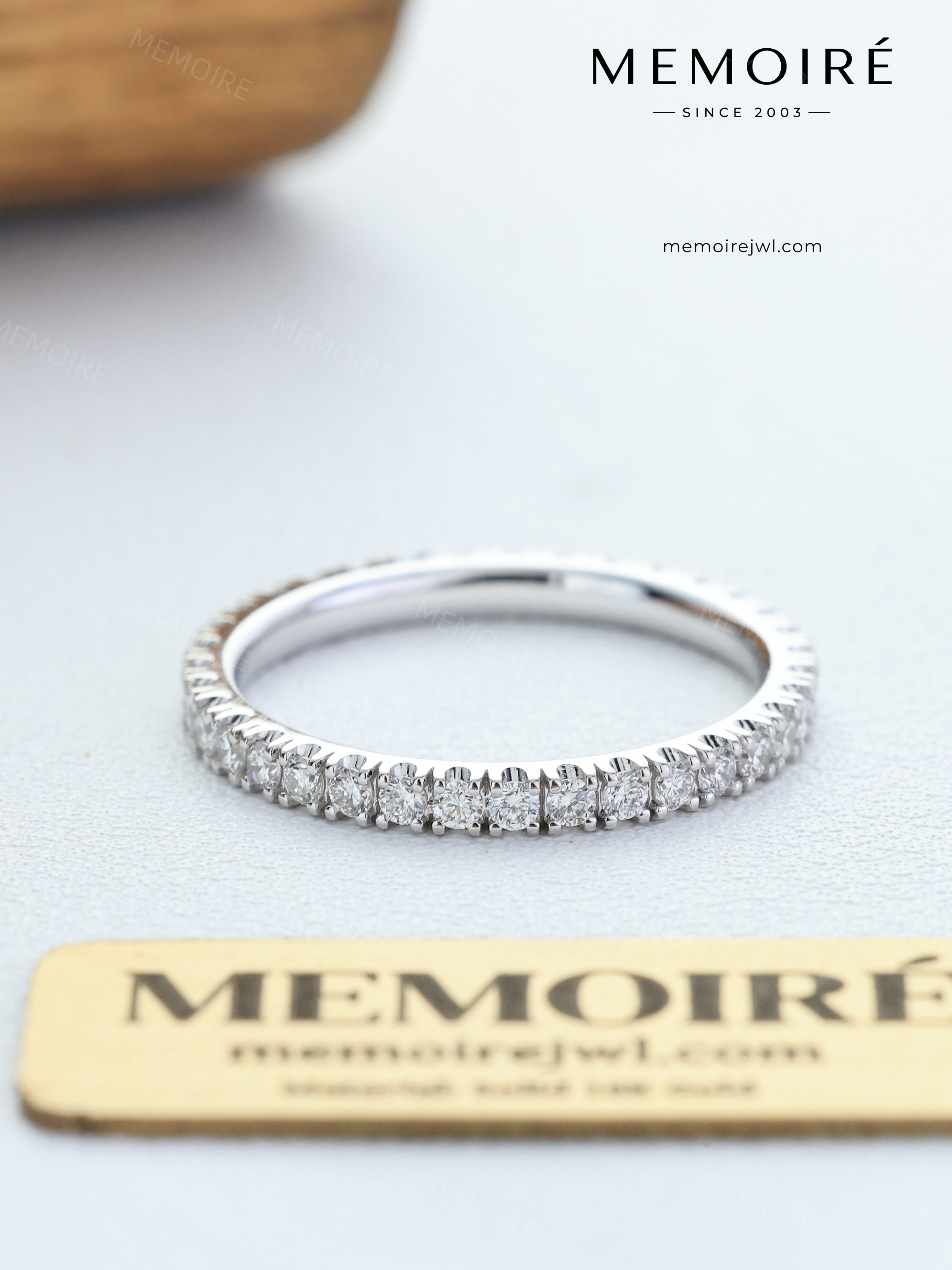 MEMOIRÉ 18K White Gold Pavé Diamond Row Ring