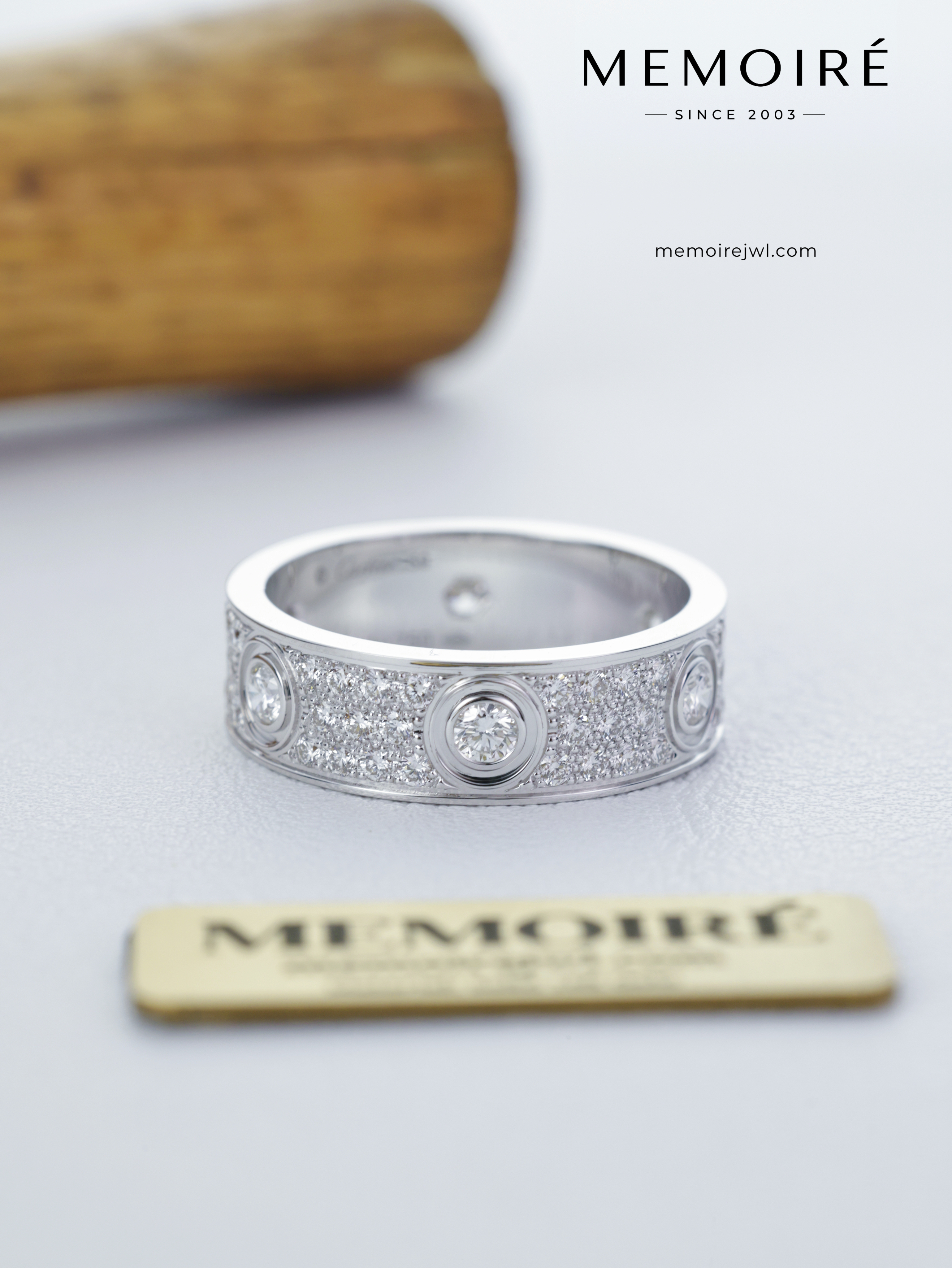MEMOIRÉ 18K Gold Starry Sky Ring with Center Diamond