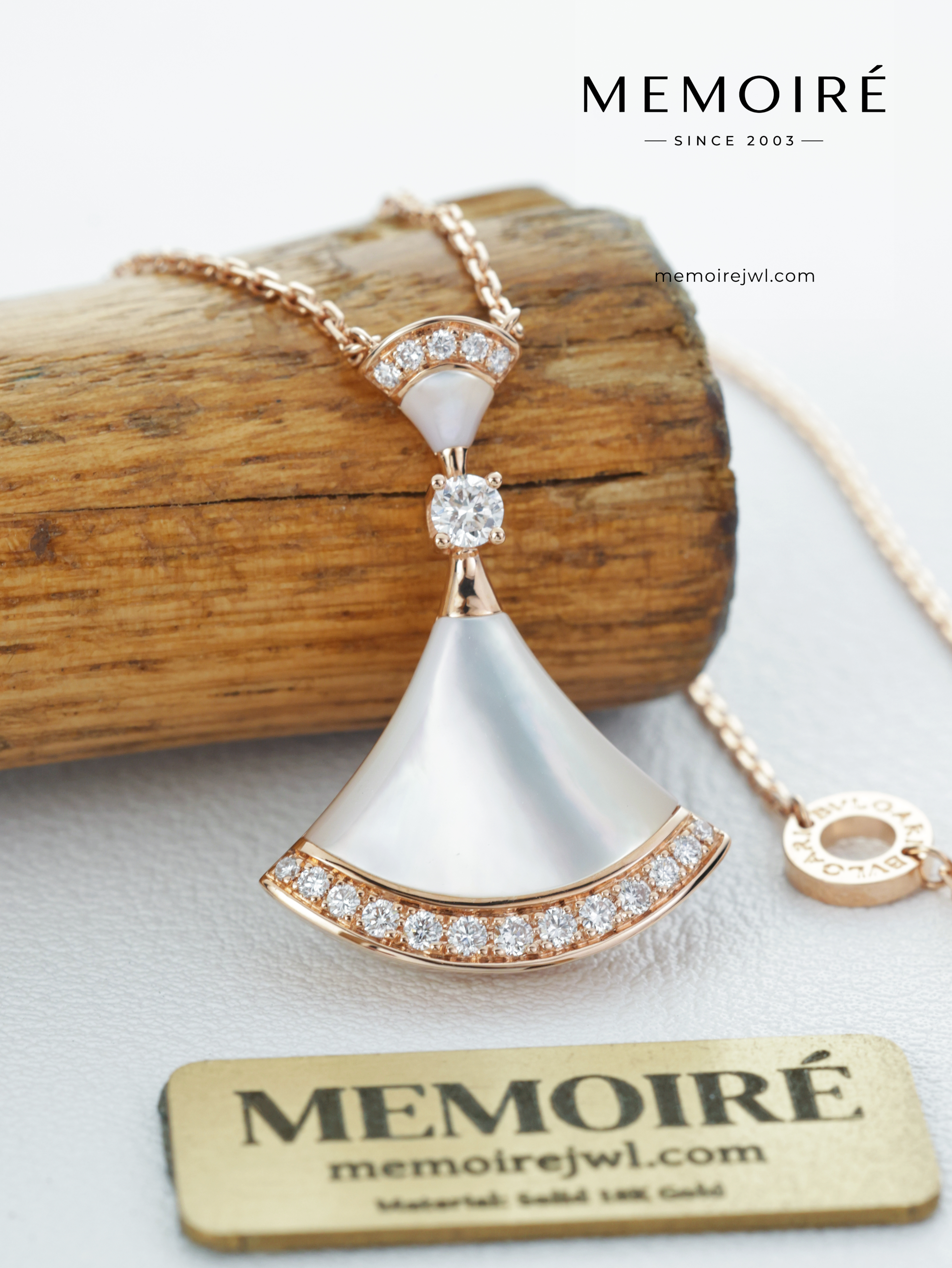 MEMOIRÉ 18K Rose Gold White Mother of Pearl Fan Necklace