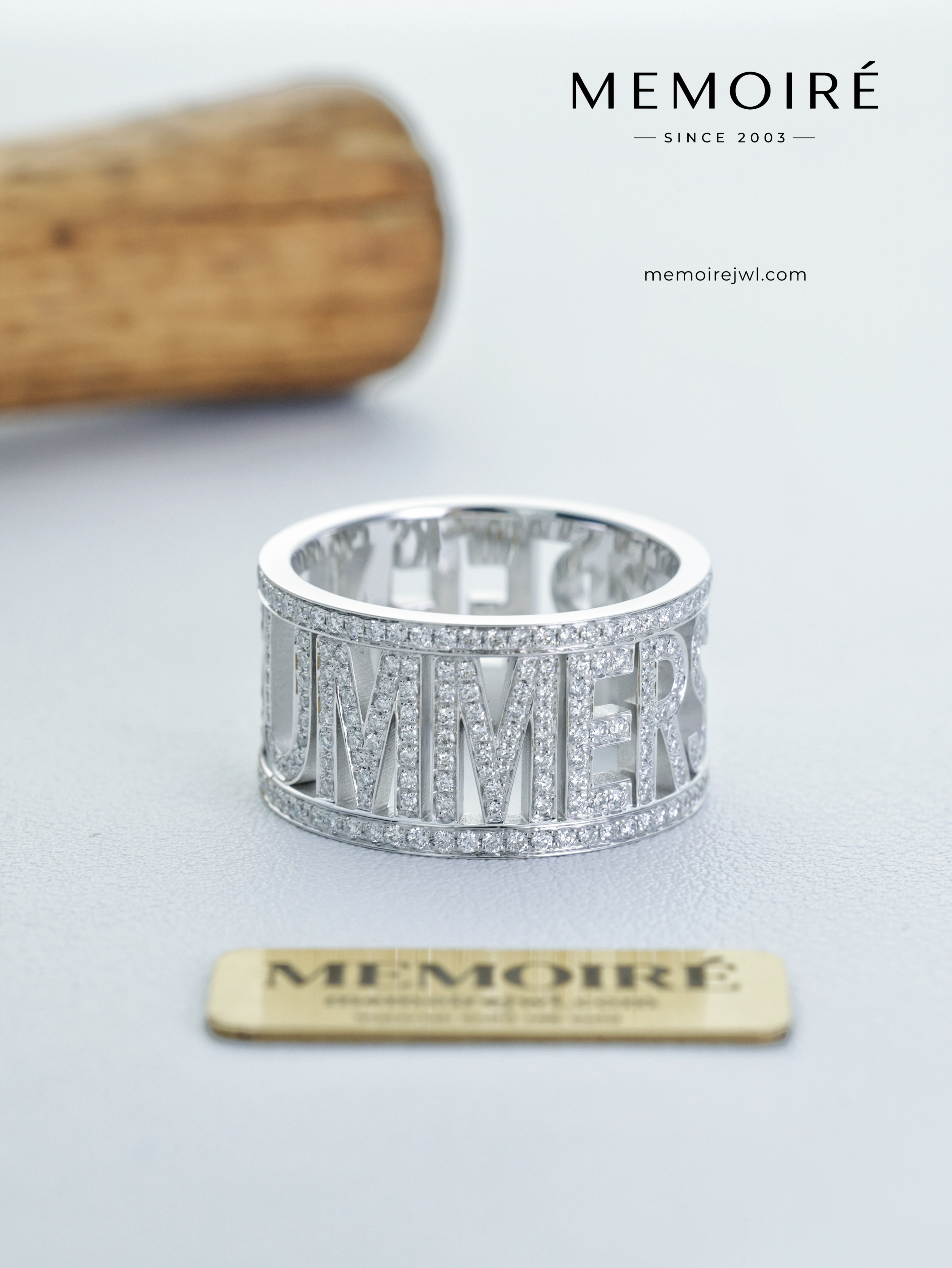 MEMOIRÉ 18K White Gold Letter Motif Ring