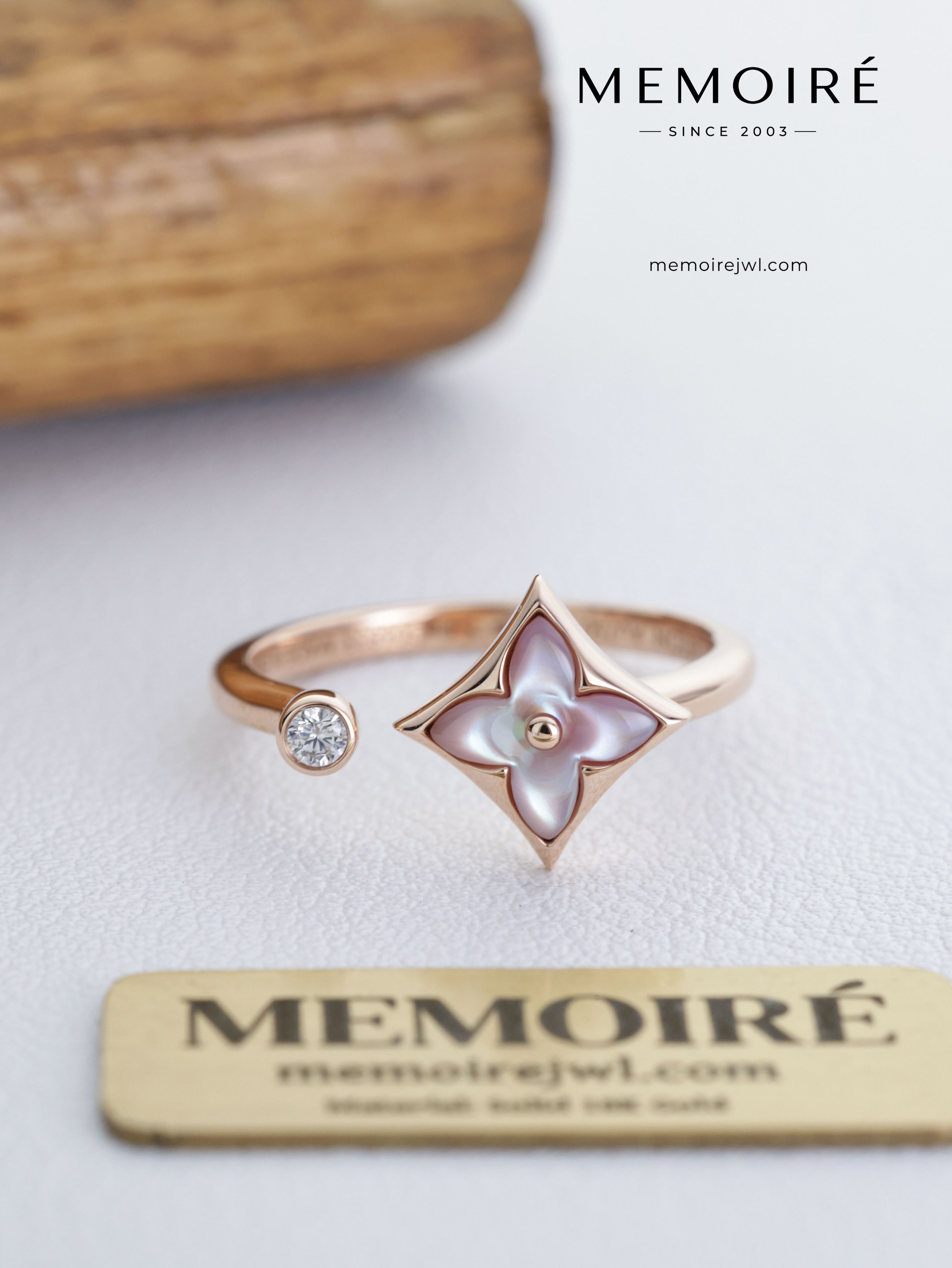 MEMOIRÉ 18K Rose Gold Pink Mother of Pearl Monogram Ring