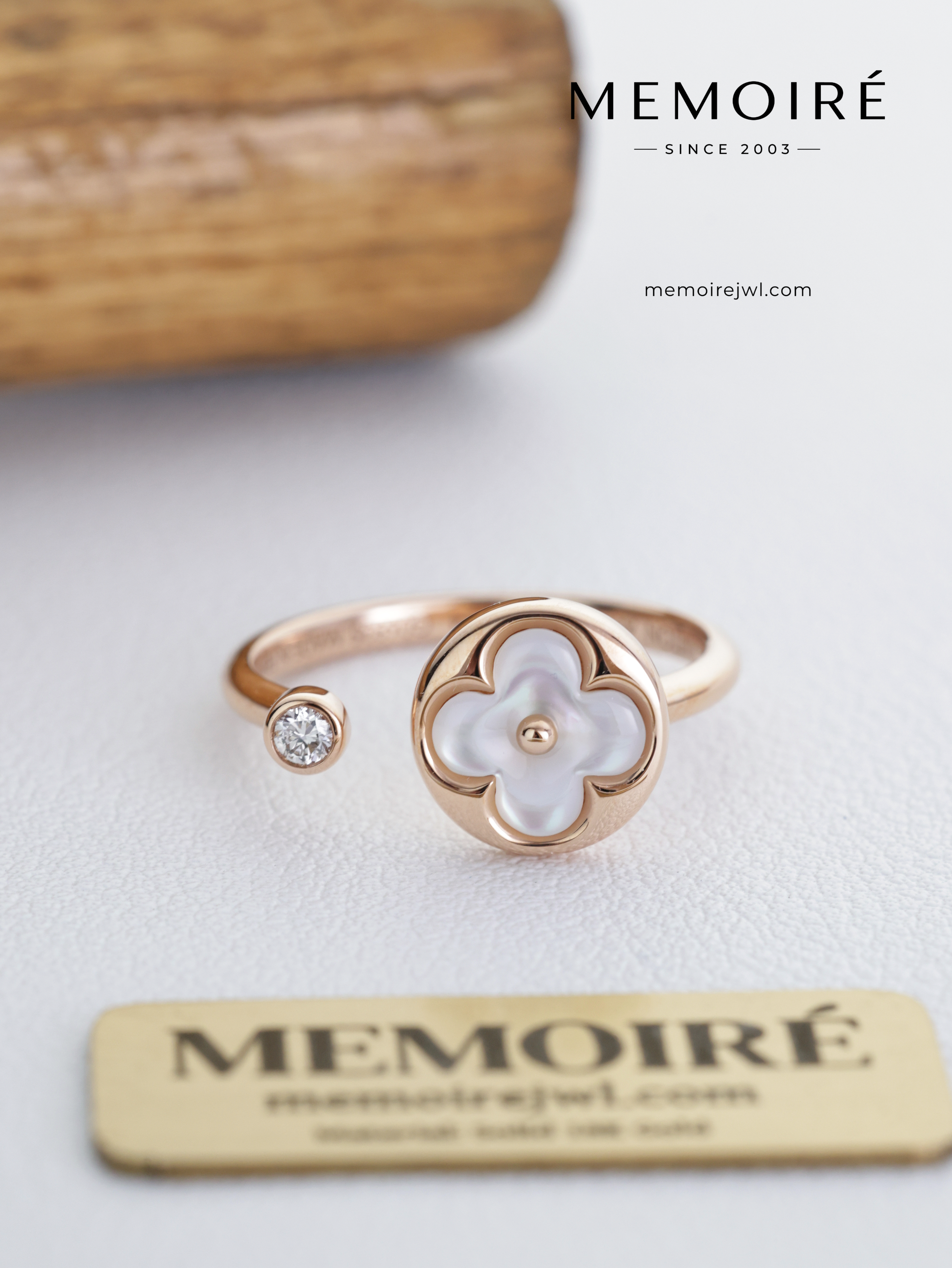MEMOIRÉ 18K Rose Gold White Mother of Pearl Monogram Ring