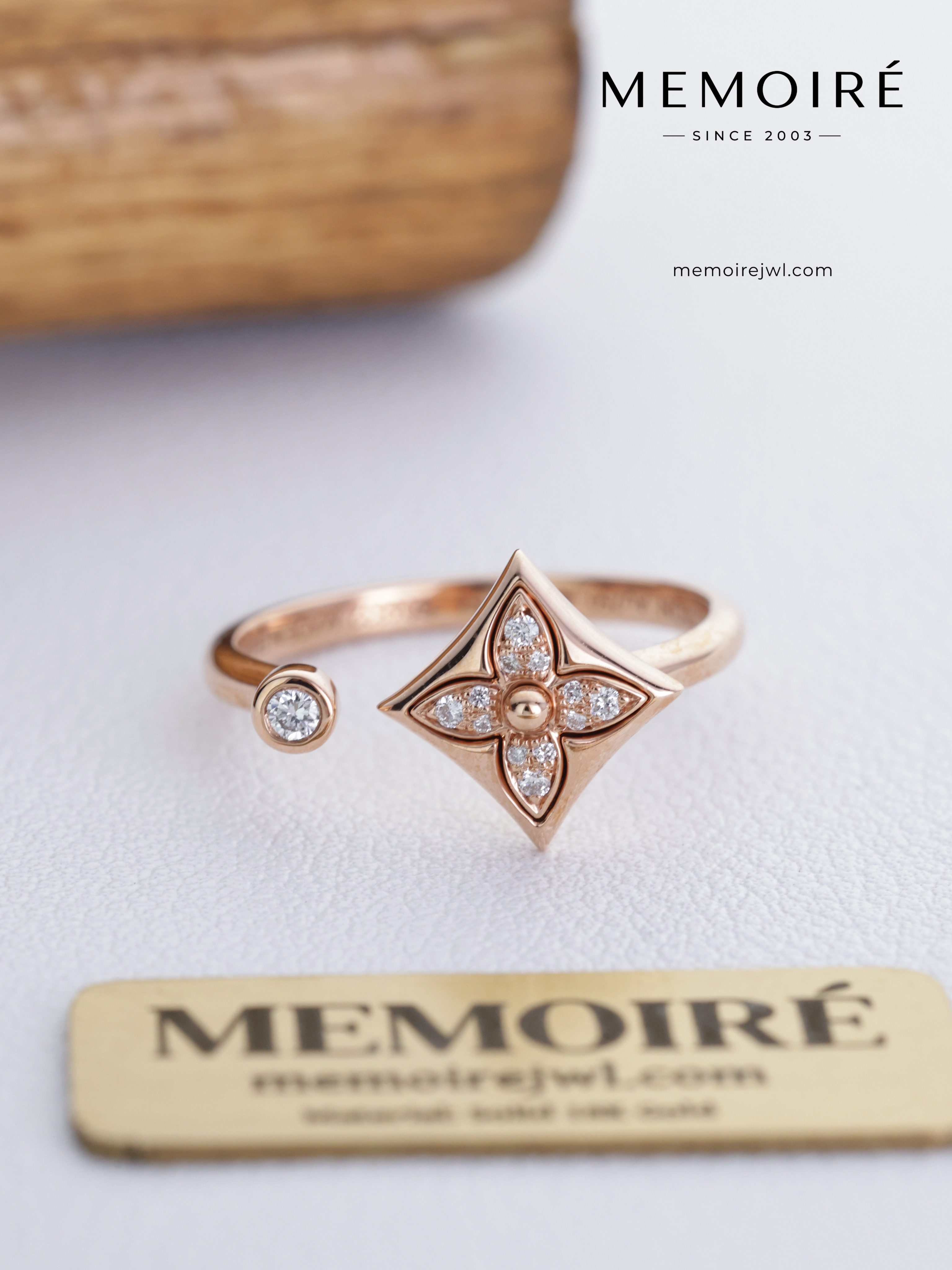 MEMOIRÉ 18K Rose Gold Full Pavé Monogram Ring