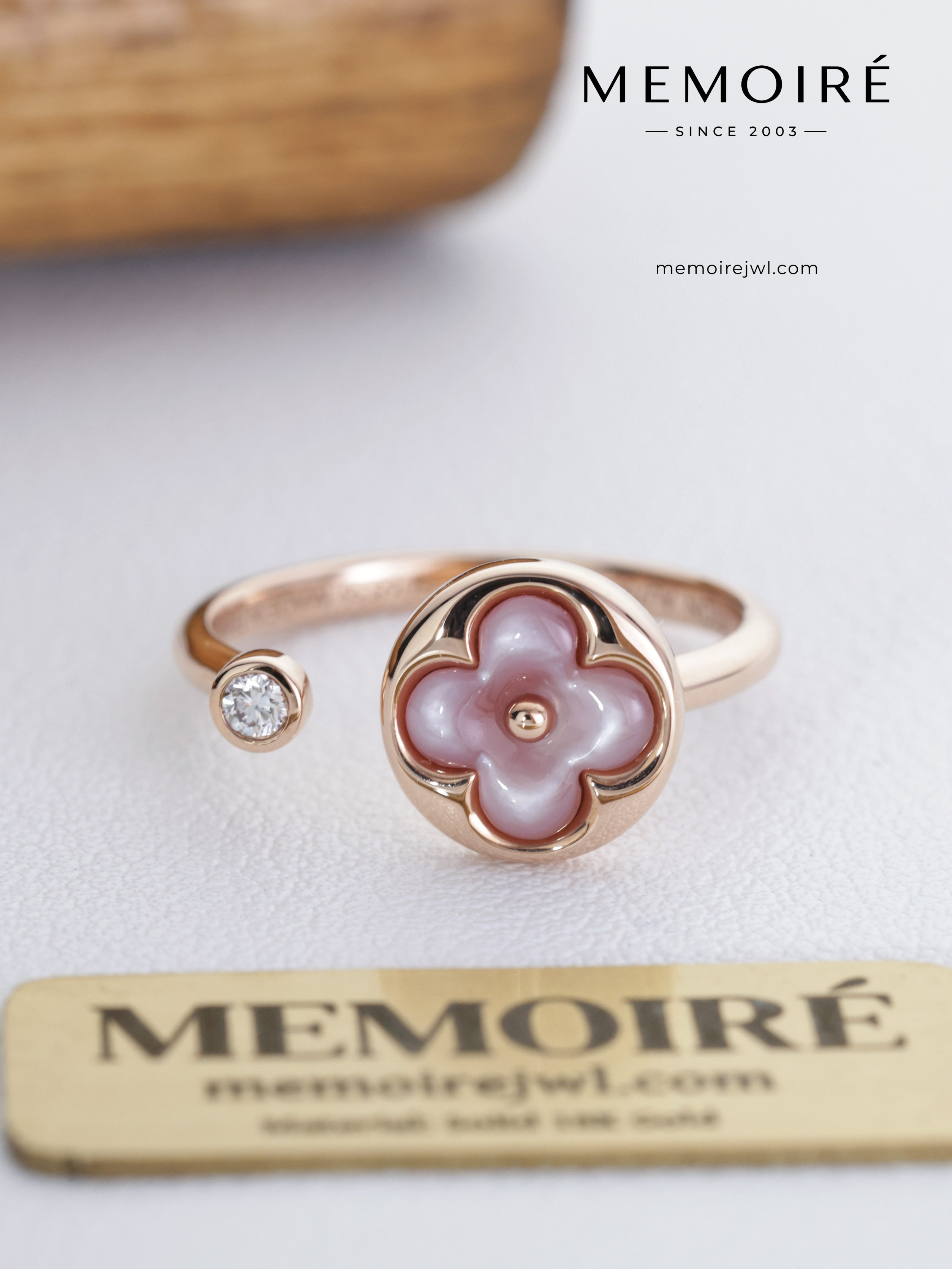 MEMOIRÉ 18K Rose Gold Pink Mother of Pearl Monogram Ring