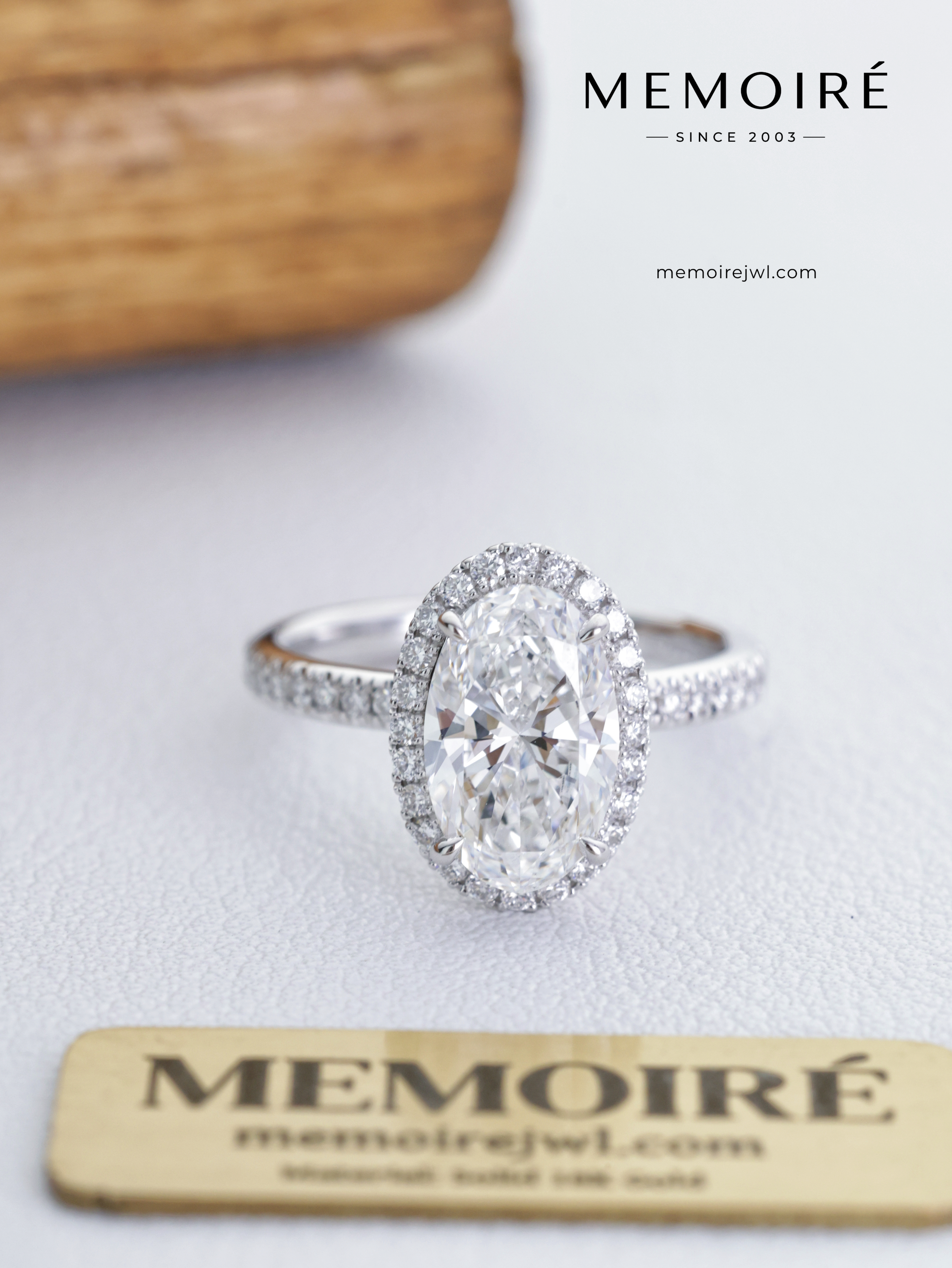 MEMOIRÉ 18K White Gold Oval Cut Diamond Ring