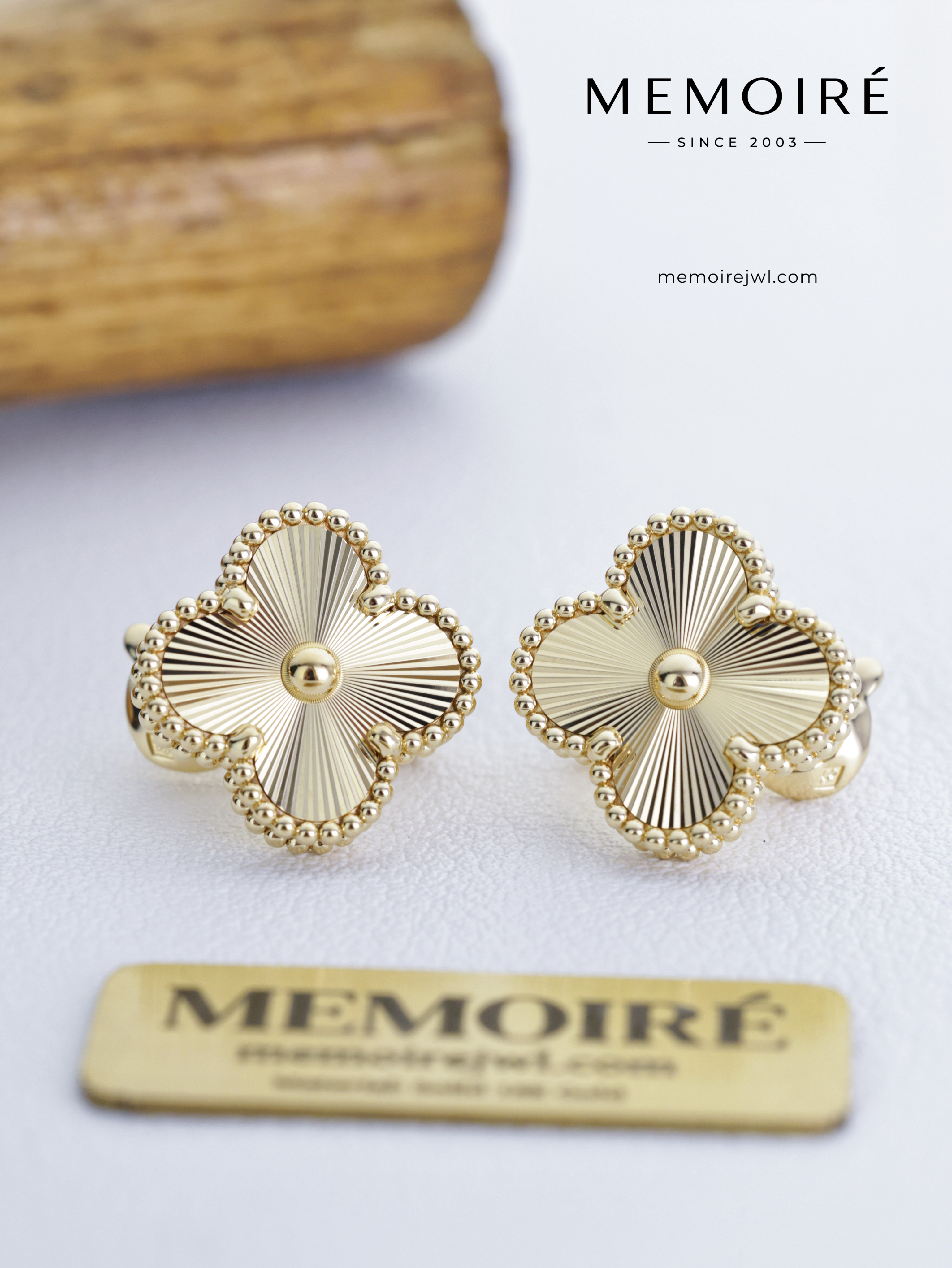 MEMOIRÉ 18K Yellow Gold Laser Cut Single Flower Stud Earrings