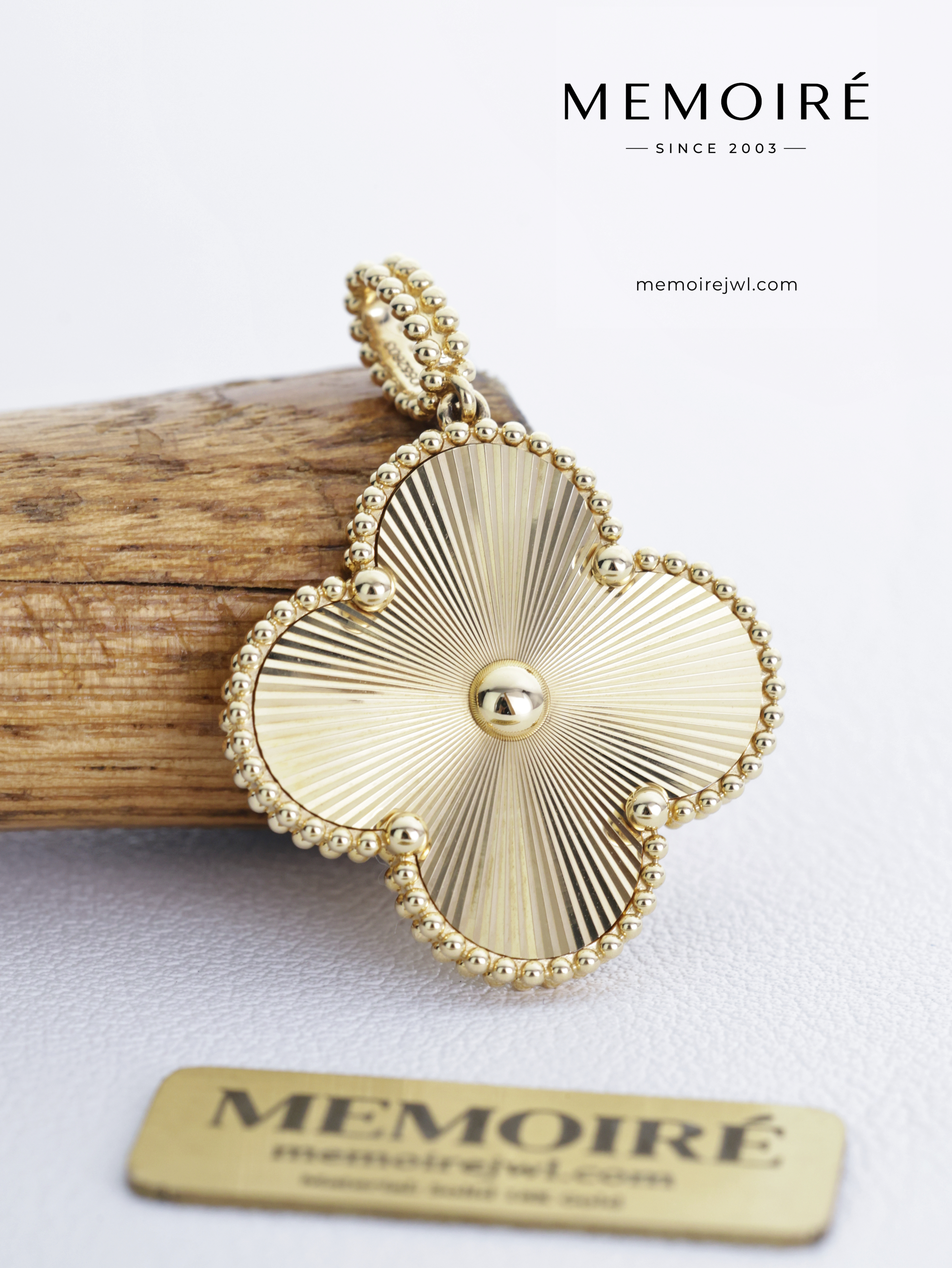 MEMOIRÉ 18K Yellow Gold 26mm Laser Guilloché Pendant Necklace